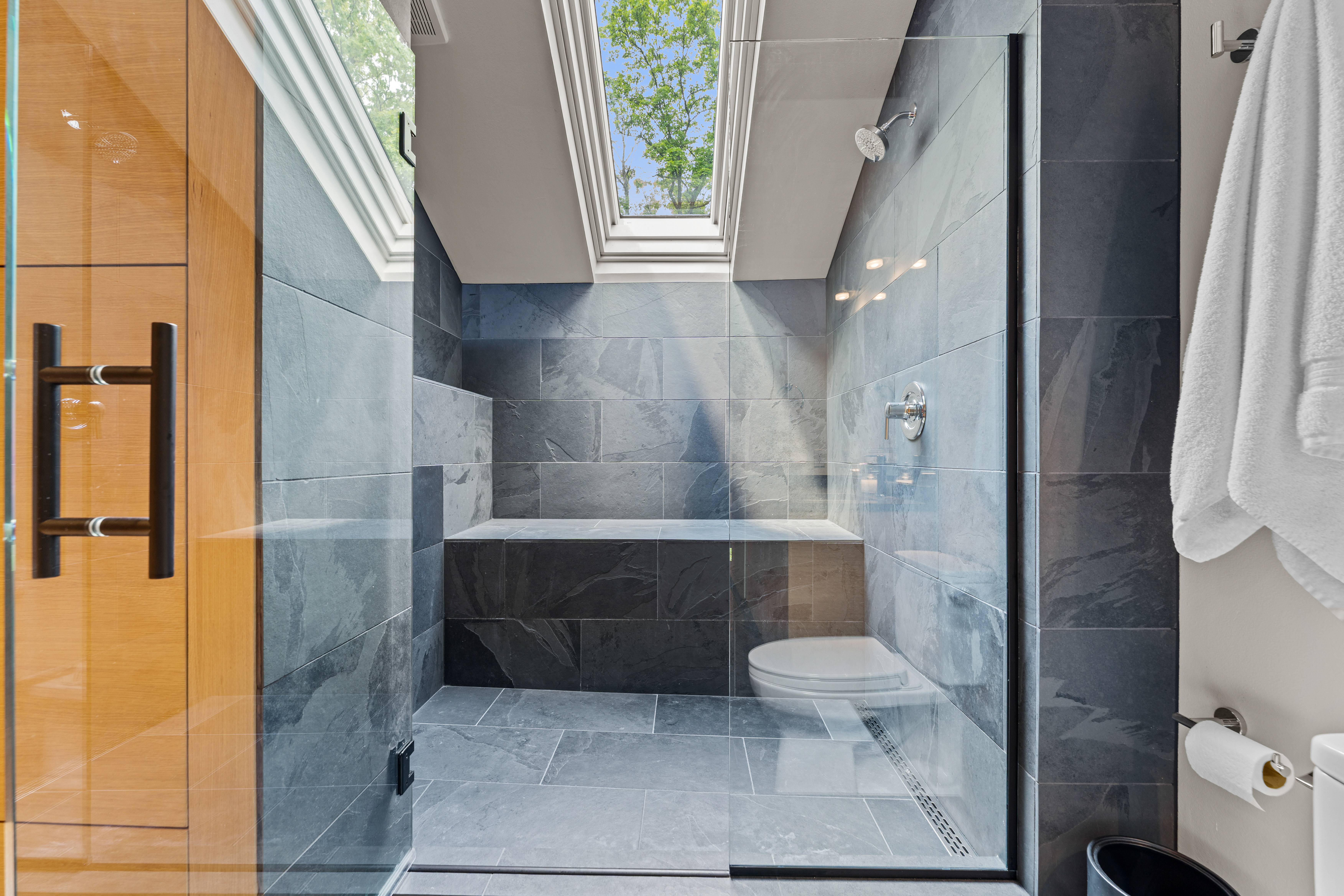  Striking Custom Home Set on 3.49 Private Acres in Wildwood - 物件實景