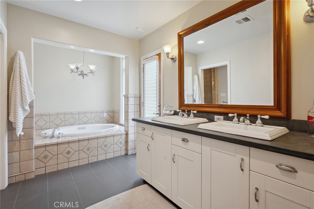 Tarzana, California, 91356, United States, 6 Bedrooms Bedrooms, ,5 BathroomsBathrooms,Residential,For Sale,1848701