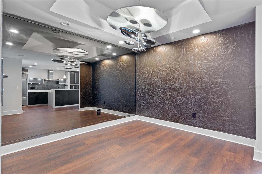 Orlando, Florida, 32801, United States, 2 Bedrooms Bedrooms, ,2 BathroomsBathrooms,Residential,For Sale,1987593