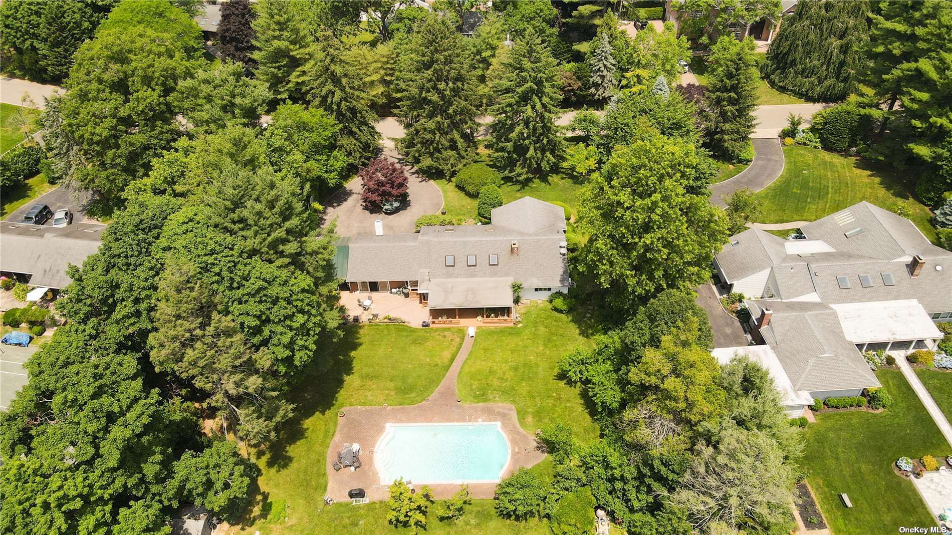 8 The Pines, Old Westbury, New York, 11568, United States, 3 Bedrooms Bedrooms, ,3 BathroomsBathrooms,Residential,For Sale,8 The Pines,1668876