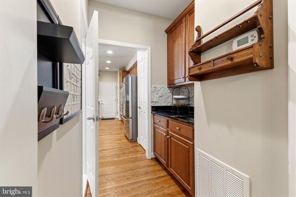 Leesburg, Virginia, 20175, United States, 3 Bedrooms Bedrooms, ,4 BathroomsBathrooms,Residential,For Sale,2049471