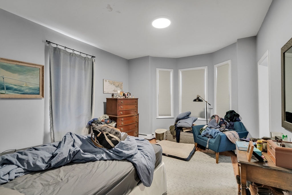 Cambridge, Massachusetts, 02141, United States, 7 Bedrooms Bedrooms, ,4 BathroomsBathrooms,Residential,For Sale,1901897