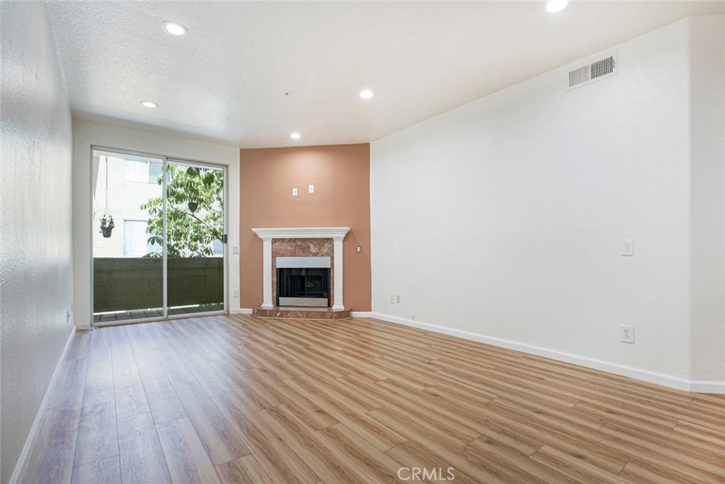 Granada Hills, California, 91344, United States, 2 Bedrooms Bedrooms, ,2 BathroomsBathrooms,Residential,For Sale,1940302