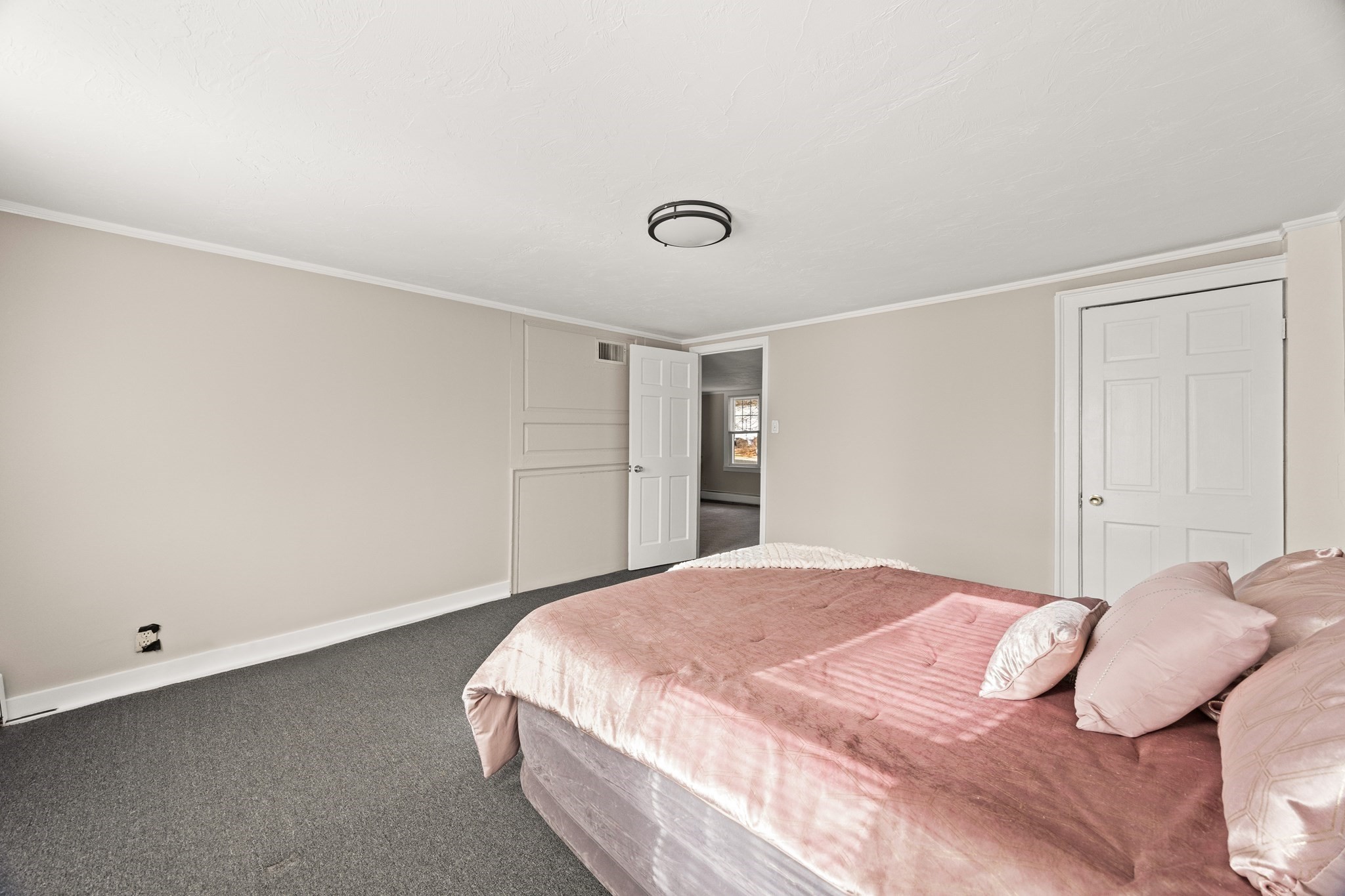 Taunton, Massachusetts, 02780, United States, 4 Bedrooms Bedrooms, ,2 BathroomsBathrooms,Residential,For Sale,2007506