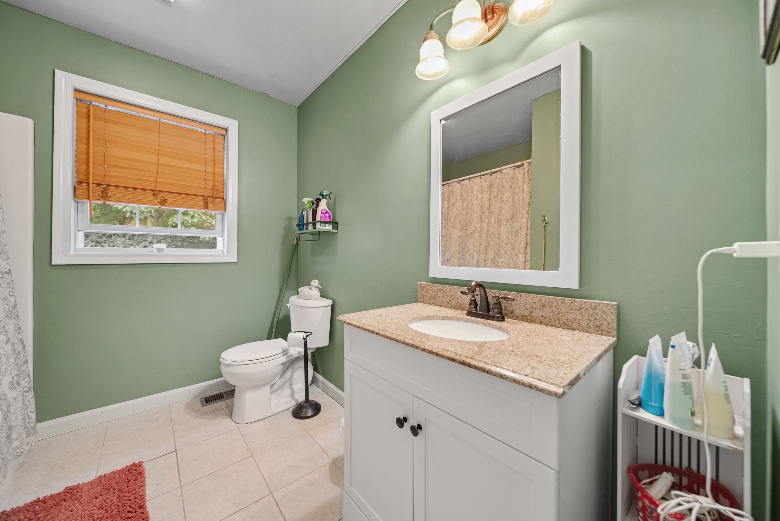 Derry, New Hampshire, 03038, United States, 3 Bedrooms Bedrooms, ,3 BathroomsBathrooms,Residential,For Sale,1885633
