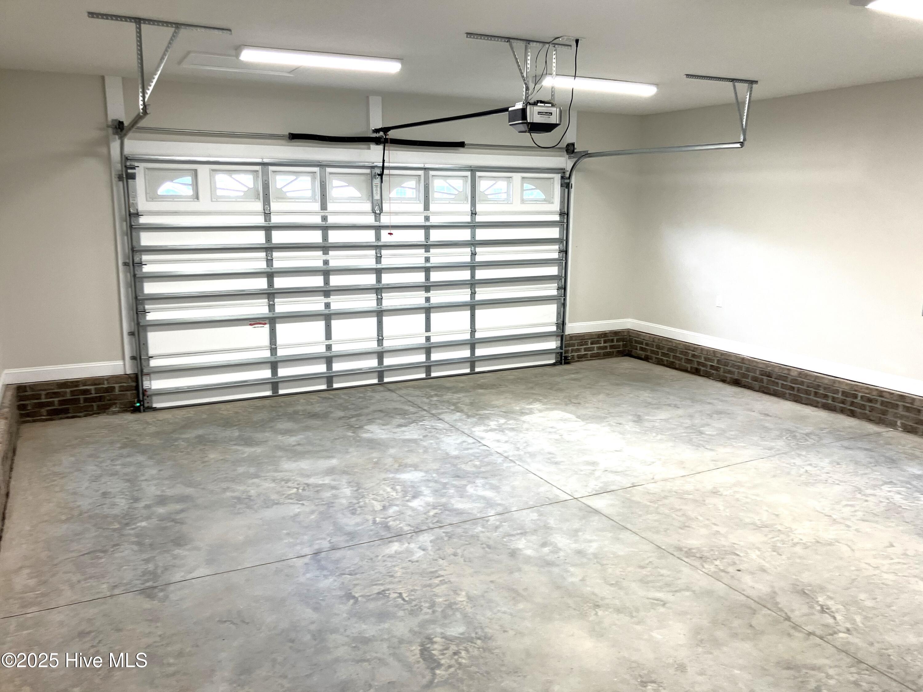 Jacksonville, North Carolina, 28546, United States, 5 Bedrooms Bedrooms, ,3 BathroomsBathrooms,Residential,For Sale,1983326