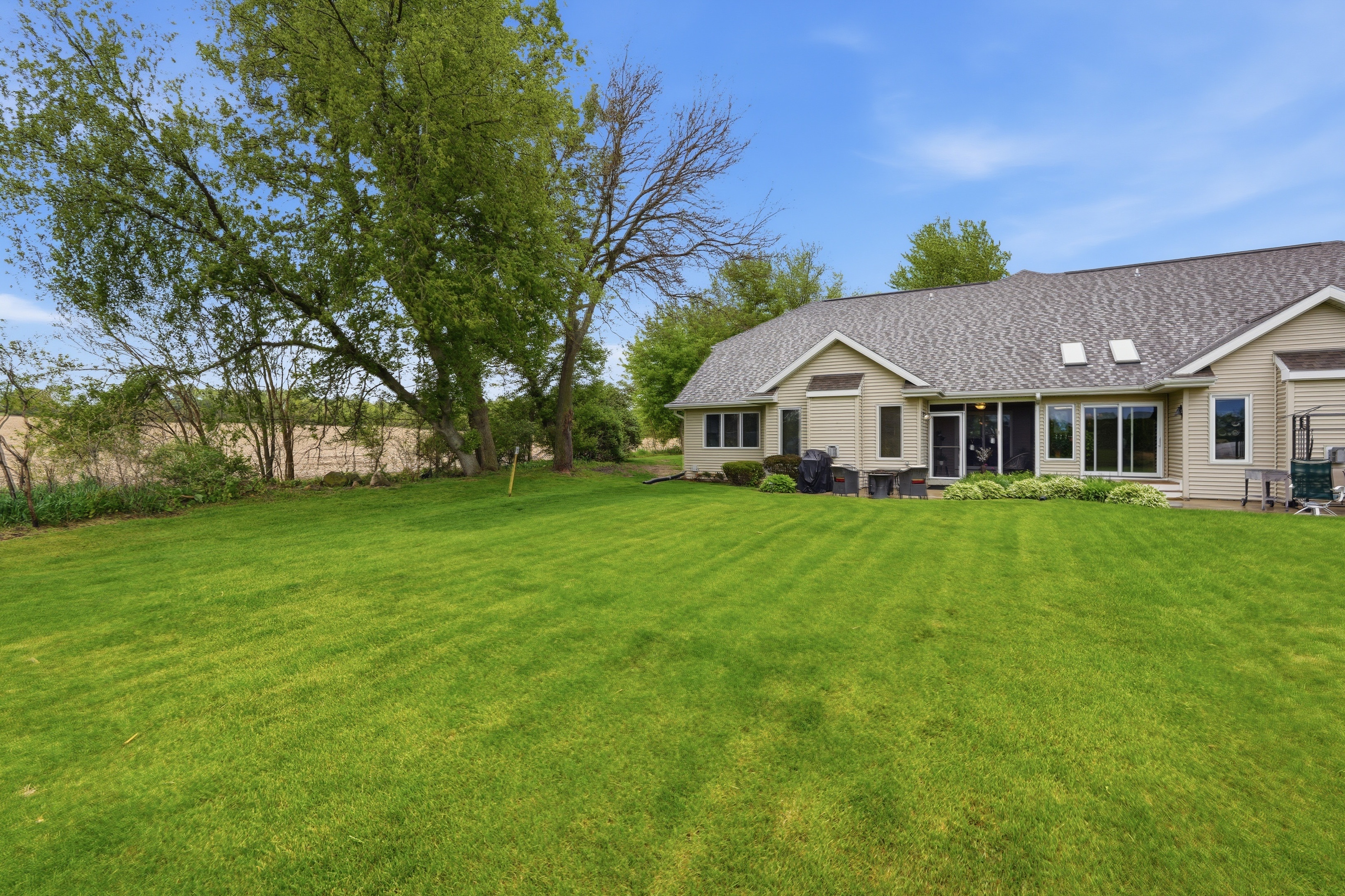  Custom Home in Serene Location - 物件實景