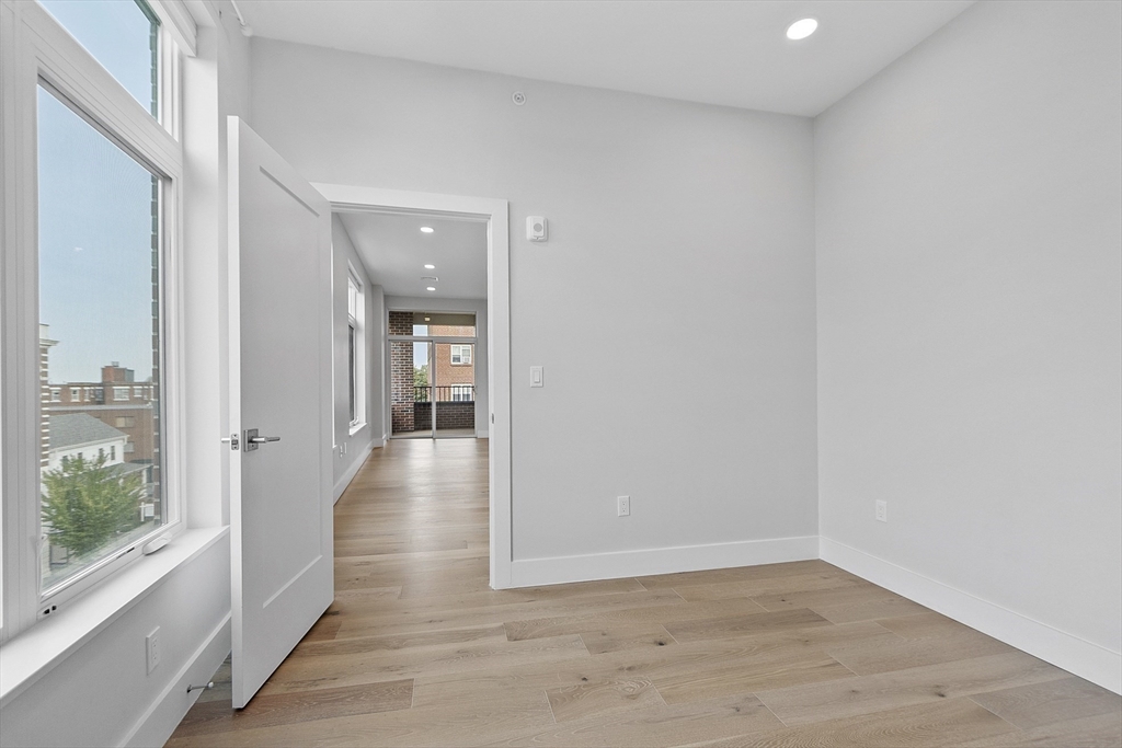 Somerville, Massachusetts, 02143, United States, 2 Bedrooms Bedrooms, ,2 BathroomsBathrooms,Residential,For Sale,1737786