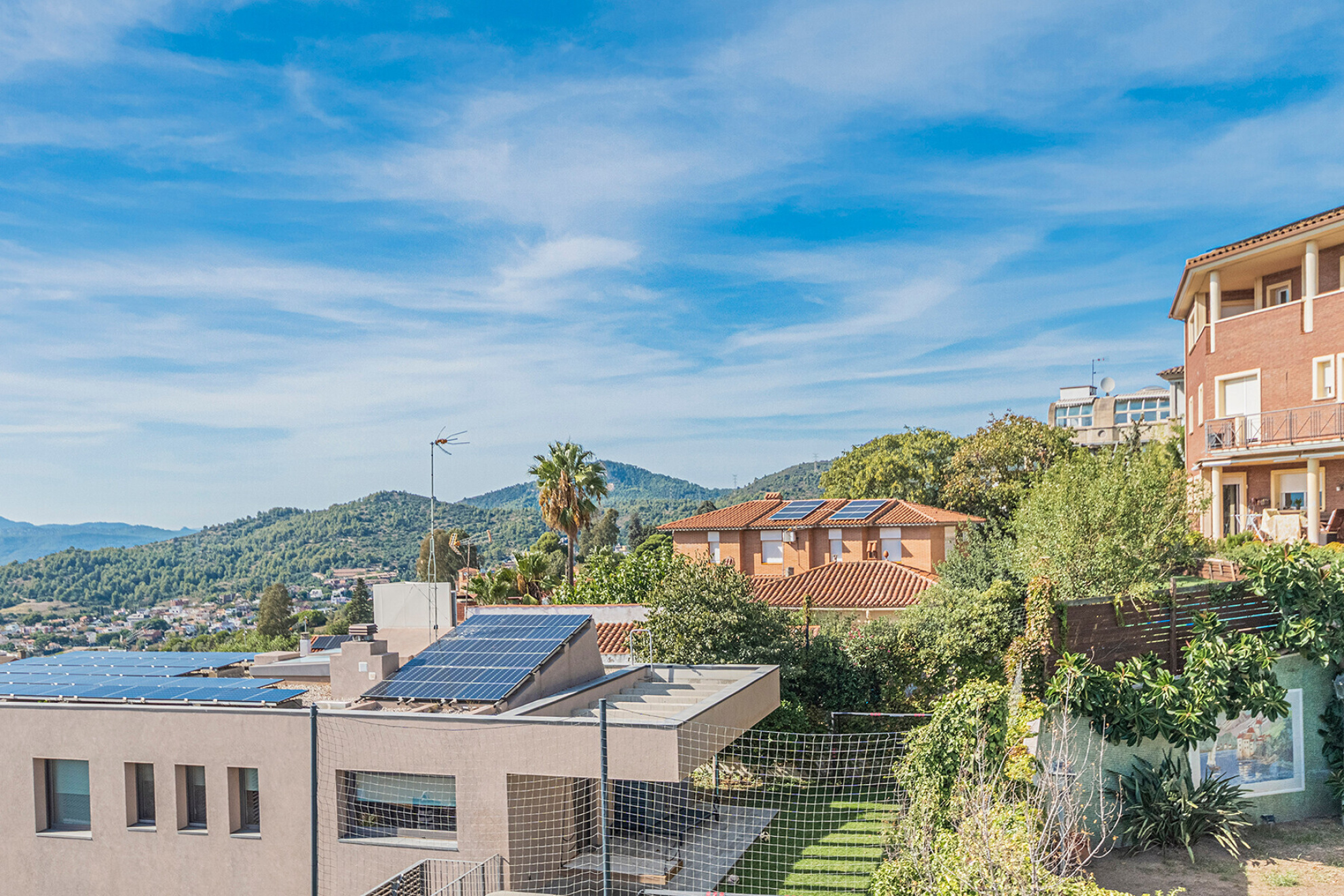  Exclusive single-family home with a large yard, views, and privacy in La Miranda - 物件實景
