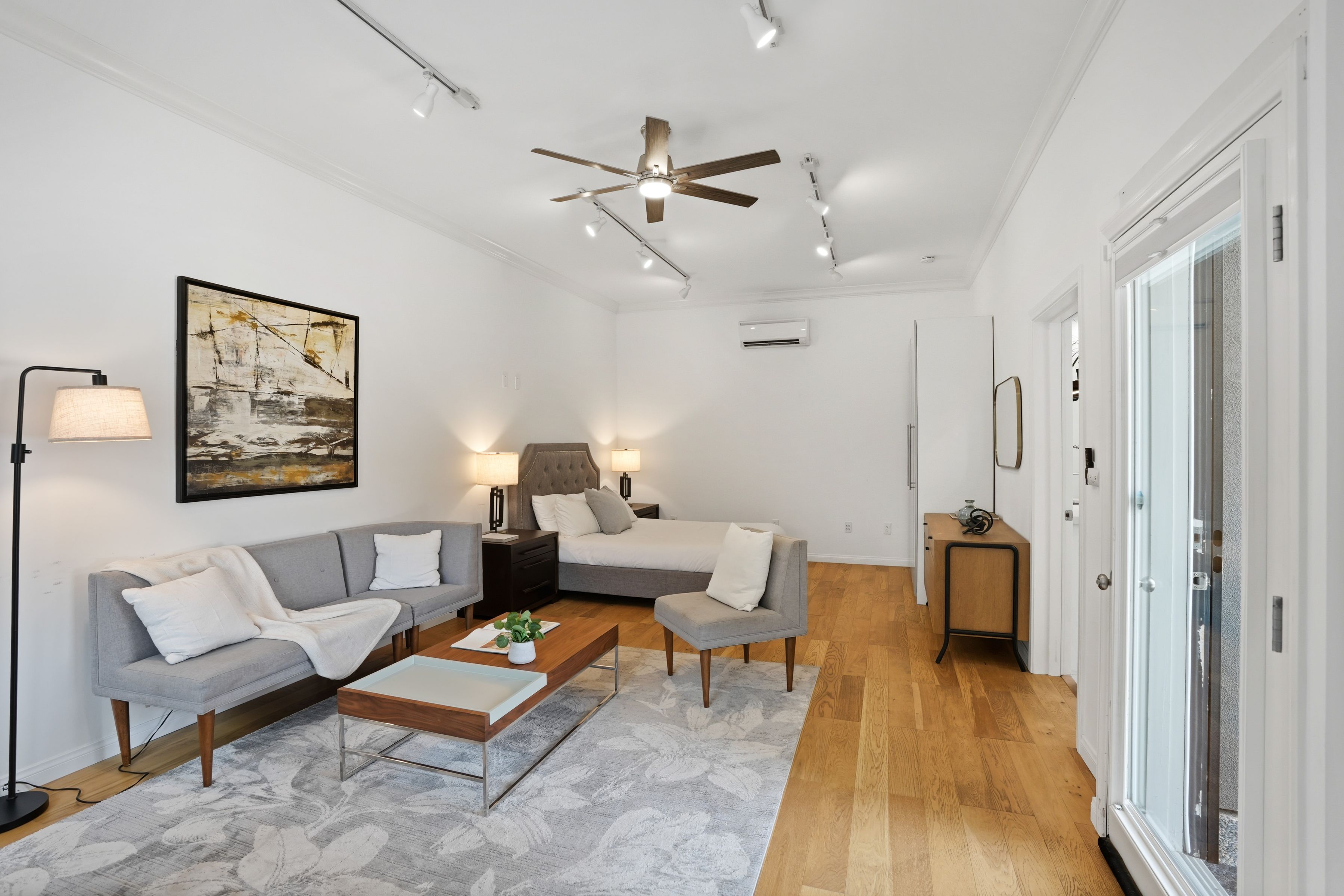  4744 Camellia Avenue - 物件實景