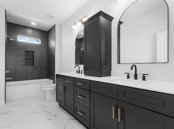 Clarksville, Tennessee, 37043, United States, 5 Bedrooms Bedrooms, ,4 BathroomsBathrooms,Residential,For Sale,1973971