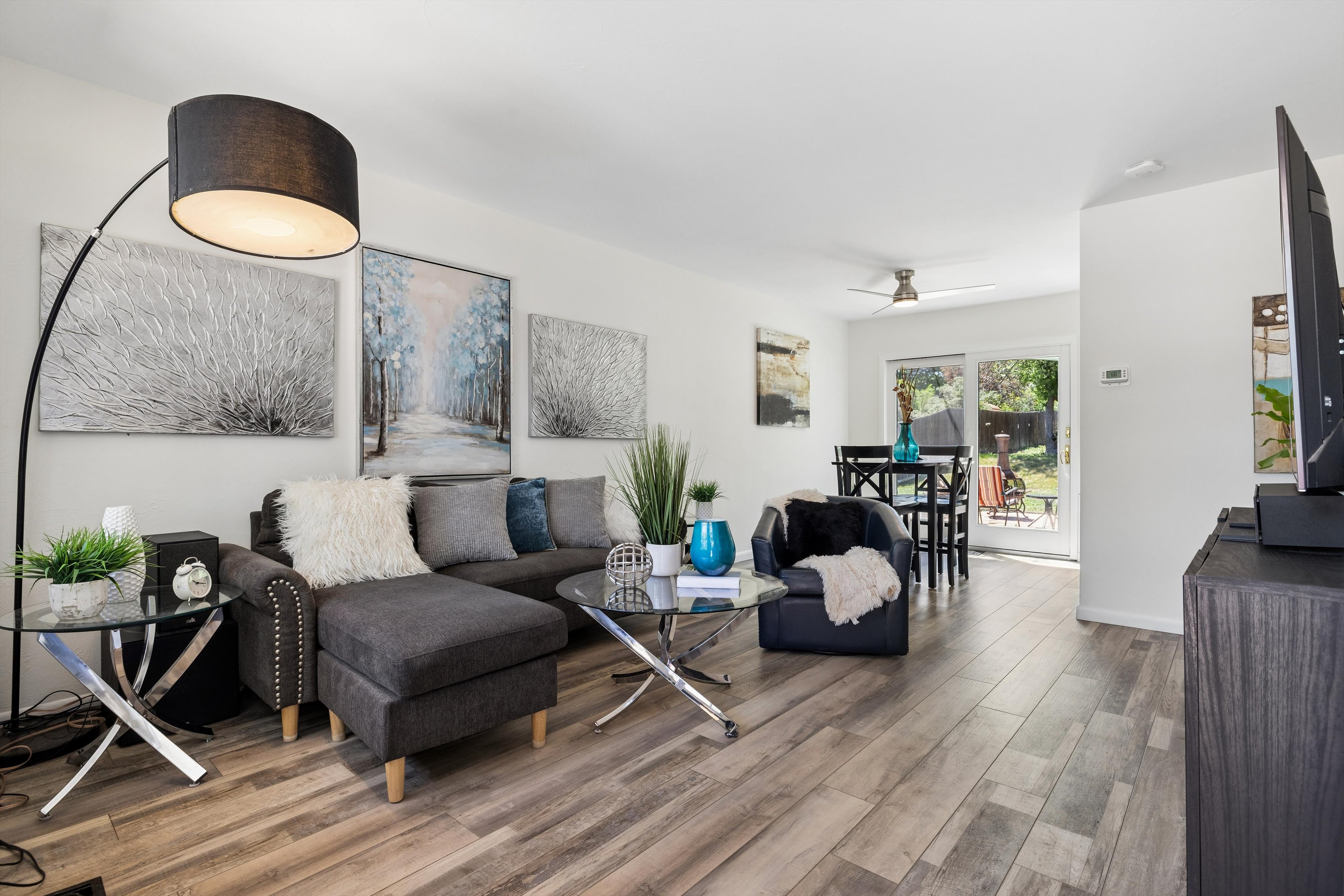  Beautifully updated and ideally positioned in sought-after University Hills - 物件實景