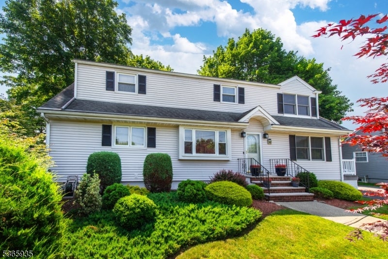 Wayne Twp., New Jersey, 07470, United States, 5 Bedrooms Bedrooms, ,3 BathroomsBathrooms,Residential,For Sale,1928449