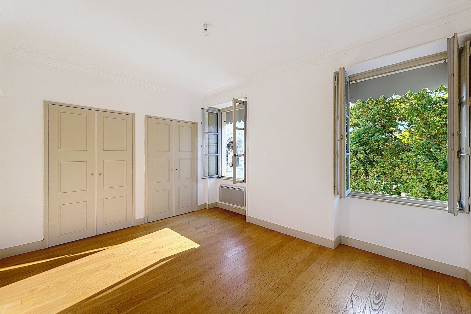  Sophisticated Apartment Facing the Iconic Nîmes Arena – A UNESCO-Listed Heritag… - 物件實景