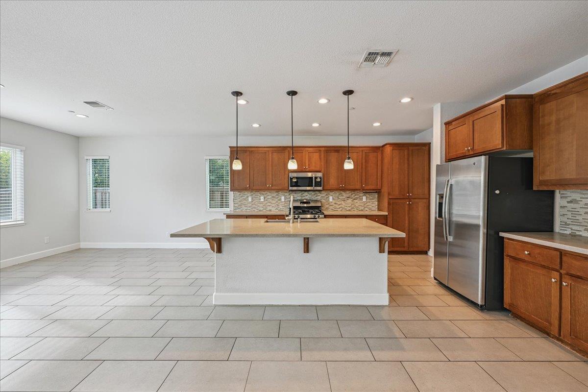Folsom, California, 95630, United States, 4 Bedrooms Bedrooms, ,3 BathroomsBathrooms,Residential,For Sale,1948899