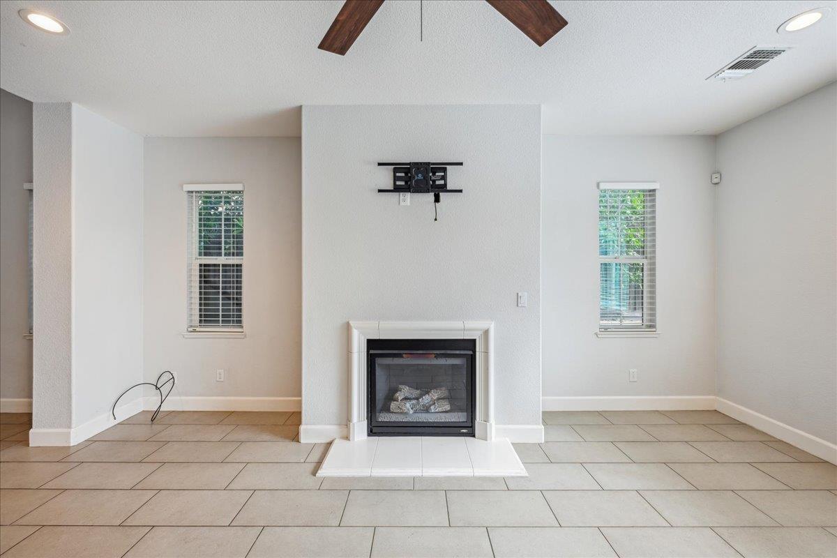 Folsom, California, 95630, United States, 4 Bedrooms Bedrooms, ,3 BathroomsBathrooms,Residential,For Sale,1948899