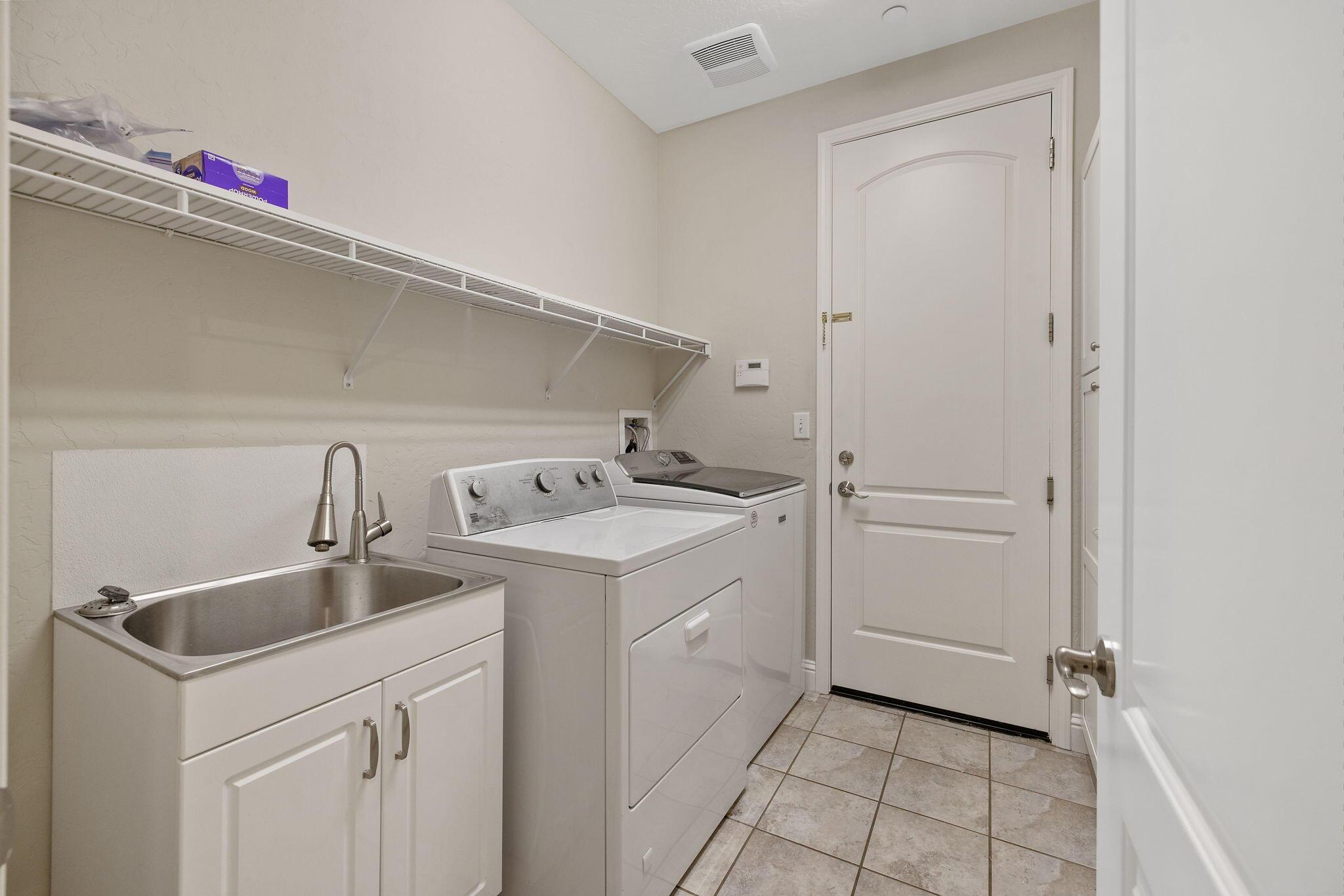 Visalia, California, 93277, United States, 3 Bedrooms Bedrooms, ,2 BathroomsBathrooms,Residential,For Sale,1937034