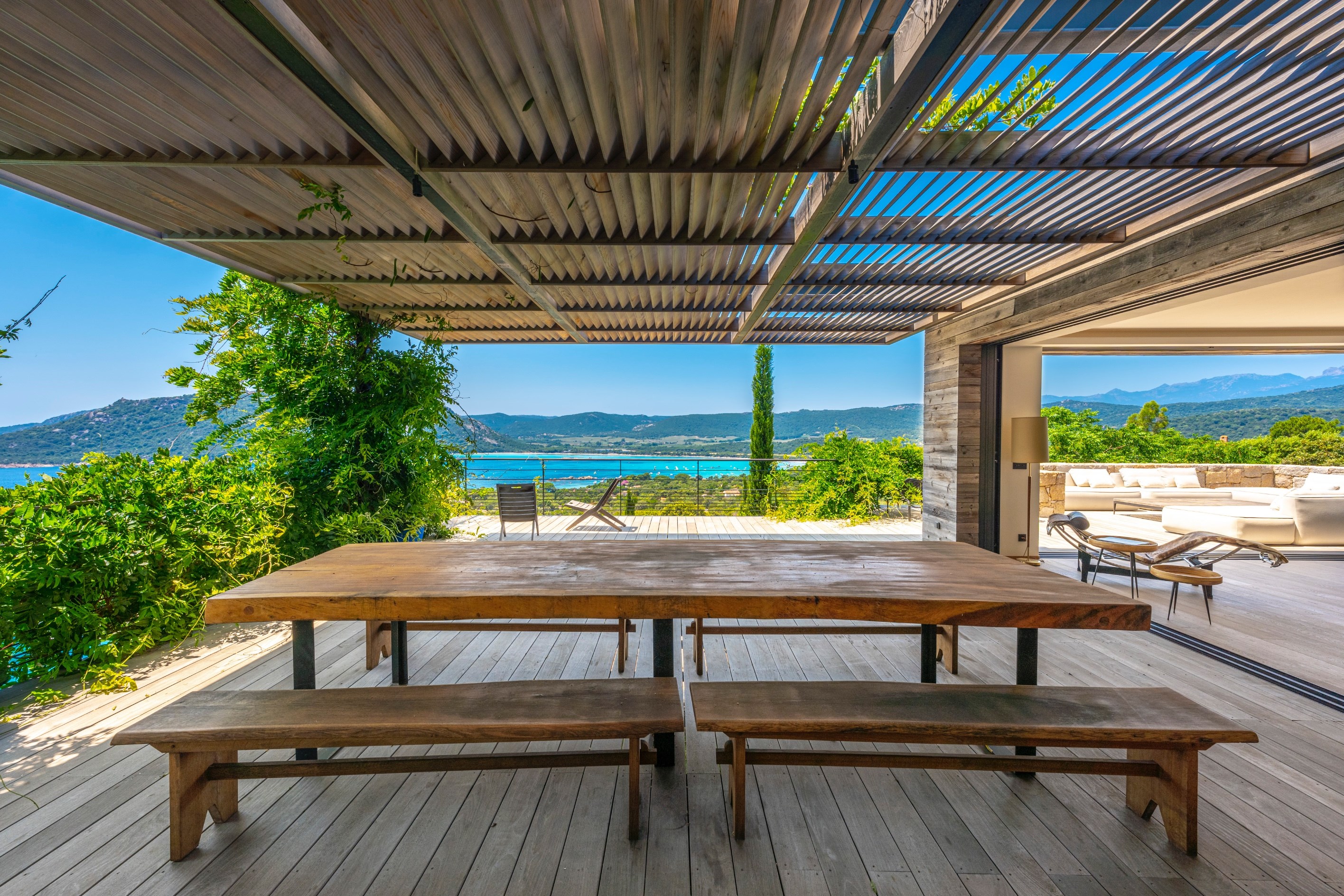  ARCHITECT-DESIGNED VILLA - PRIVATE WXATERFRONT ESTATE OF CALA D