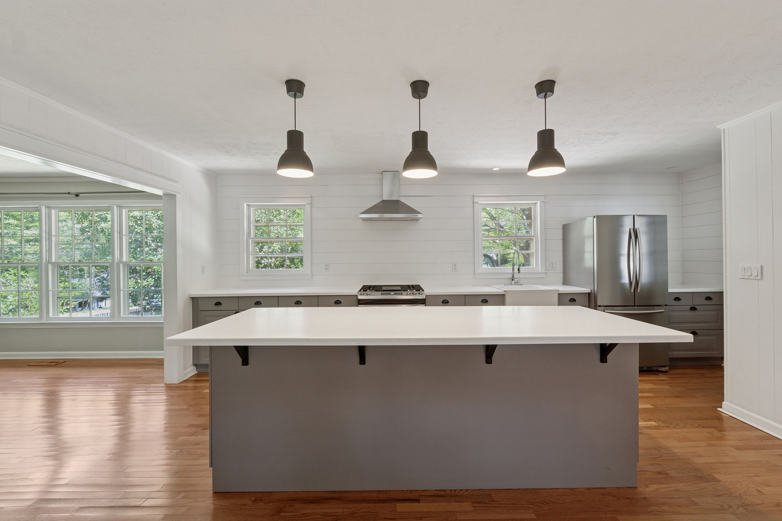  One of the Last Remaining Opportunities on Sought-After Meadow Drive in Downtown - 物件實景
