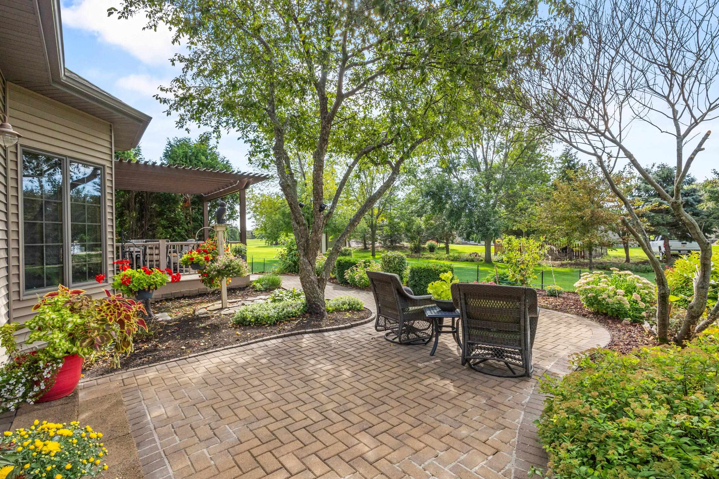 Neenah, Wisconsin, 54956, United States, 3 Bedrooms Bedrooms, ,4 BathroomsBathrooms,Residential,For Sale,1938221