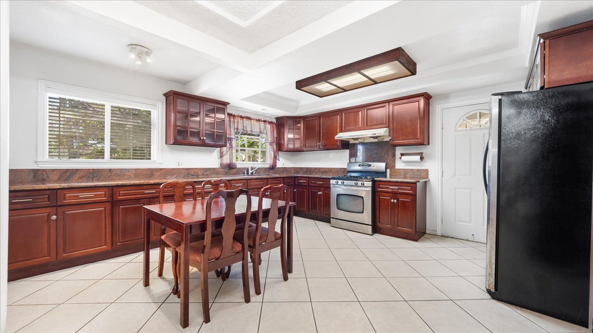 Gardena, California, 90249, United States, 3 Bedrooms Bedrooms, ,3 BathroomsBathrooms,Residential,For Sale,1937930