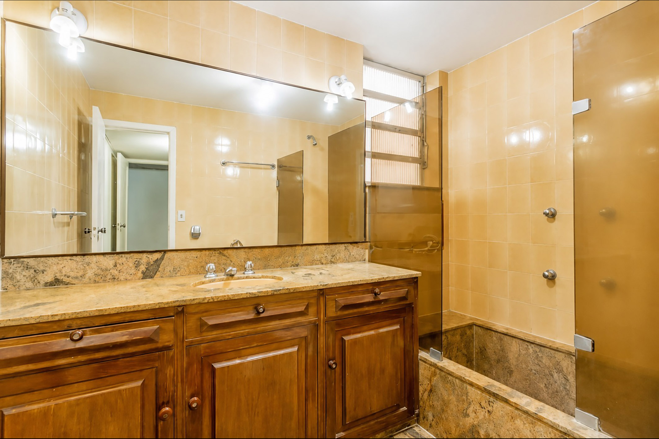  Spacious Apartment on Avenida Atlântica with Uninterrupted Ocean Views - 物件實景