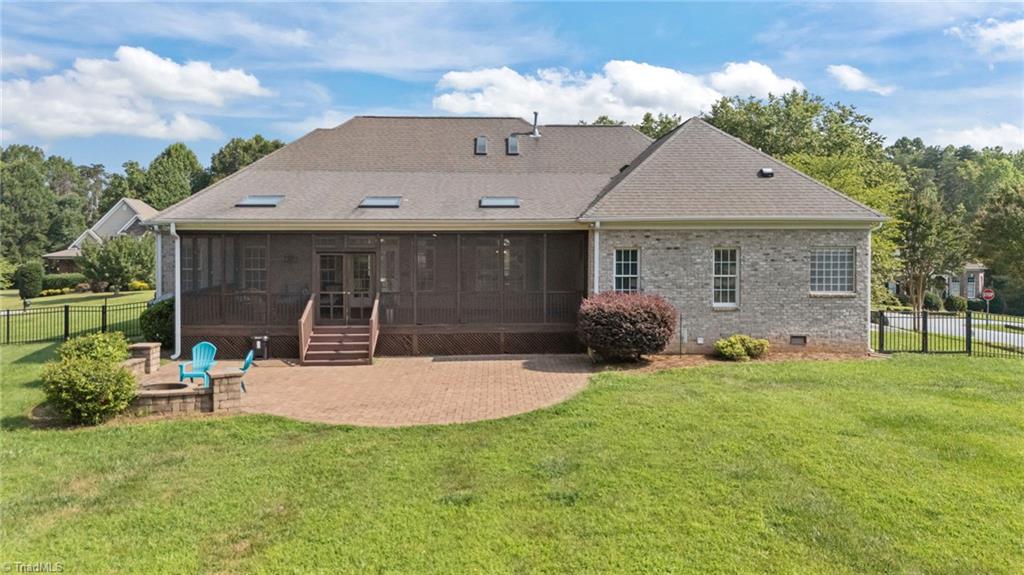 Kernersville, North Carolina, 27284, United States, 4 Bedrooms Bedrooms, ,3 BathroomsBathrooms,Residential,For Sale,1890239