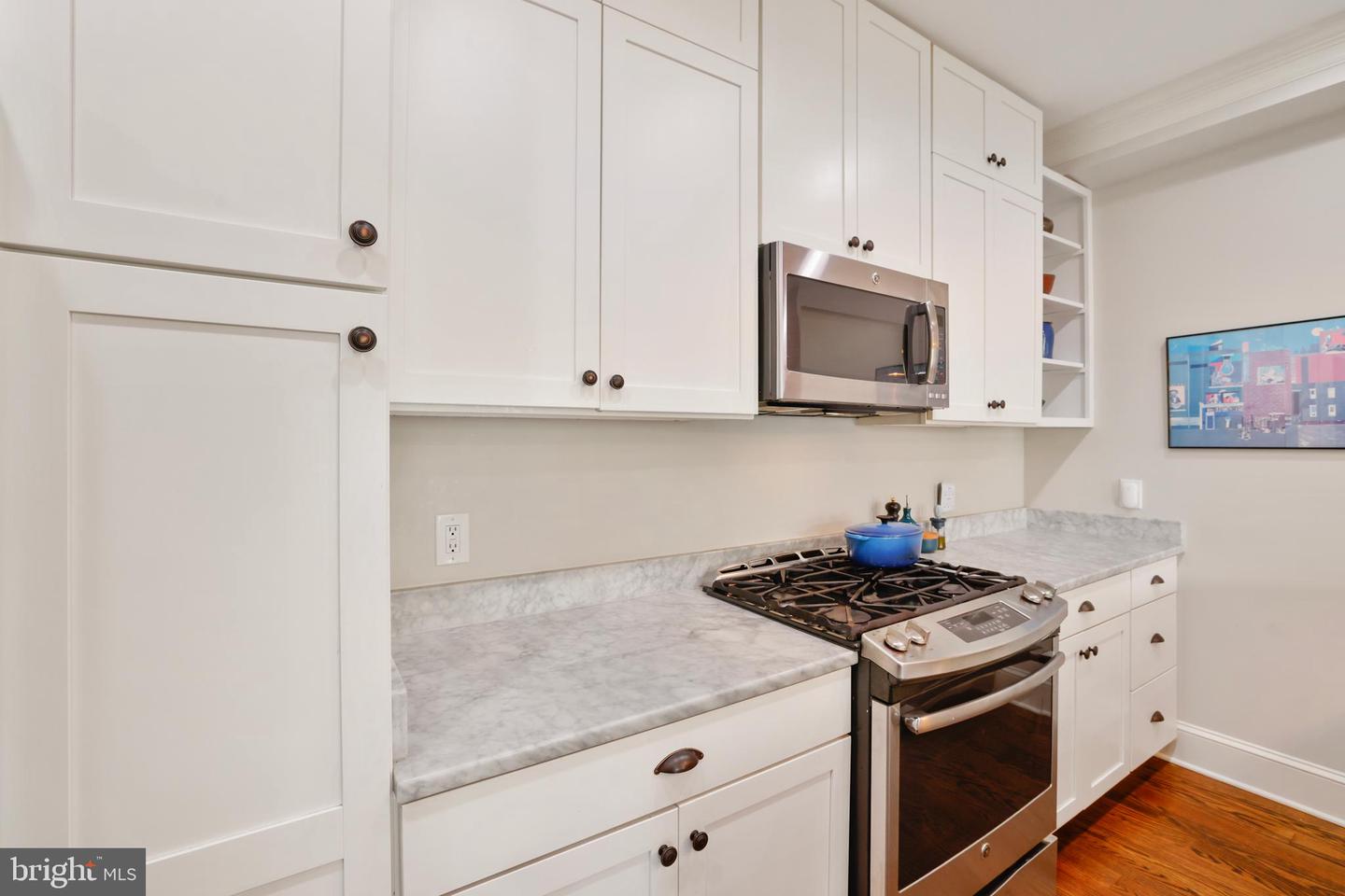 Washington, District of Columbia, 20003, United States, 2 Bedrooms Bedrooms, ,2 BathroomsBathrooms,Residential,For Sale,1896371