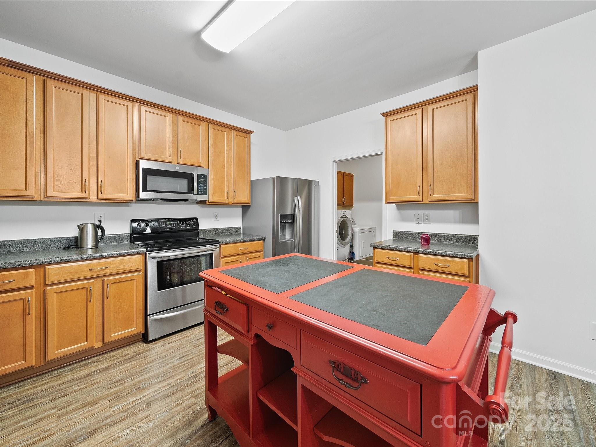 Matthews, North Carolina, 28105, United States, 4 Bedrooms Bedrooms, ,3 BathroomsBathrooms,Residential,For Sale,1865388