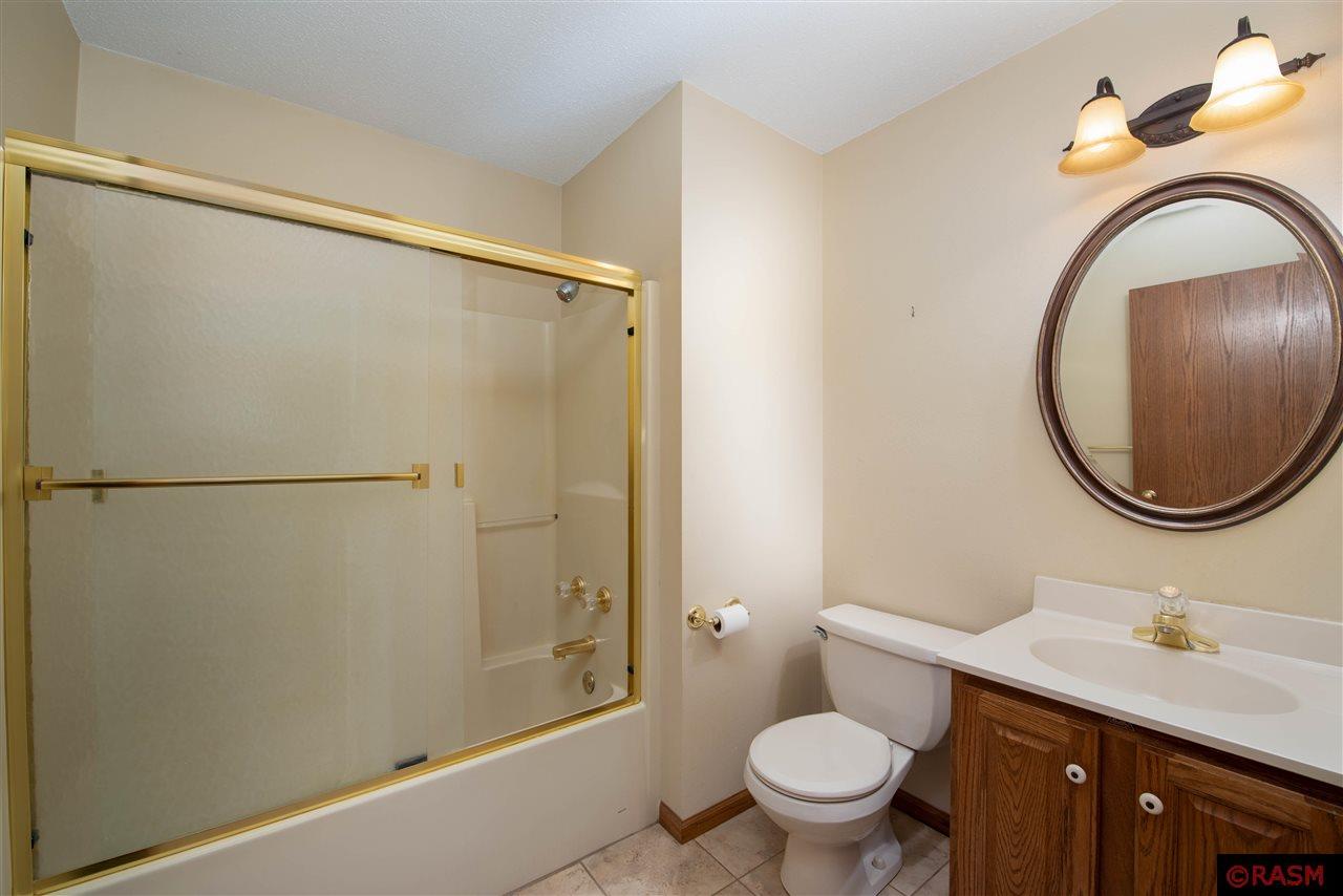 Lake Crystal, Minnesota, 56055, United States, 4 Bedrooms Bedrooms, ,3 BathroomsBathrooms,Residential,For Sale,1798331