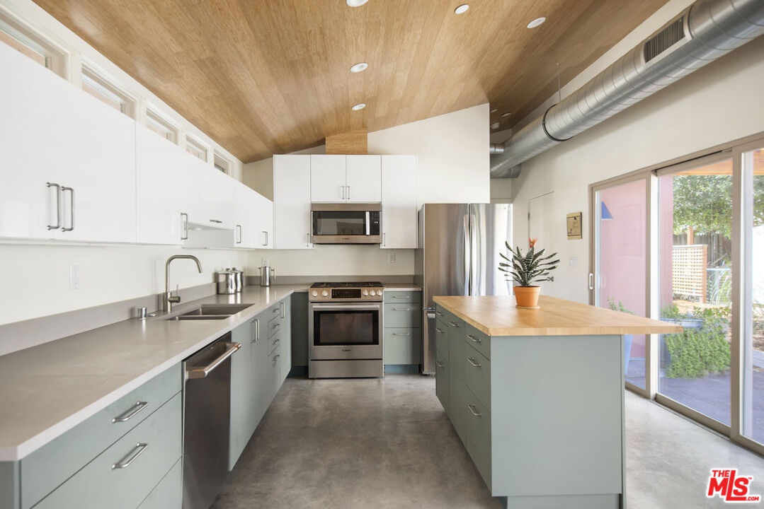 Los Angeles, California, 90041, United States, 4 Bedrooms Bedrooms, ,3 BathroomsBathrooms,Residential,For Sale,1859522