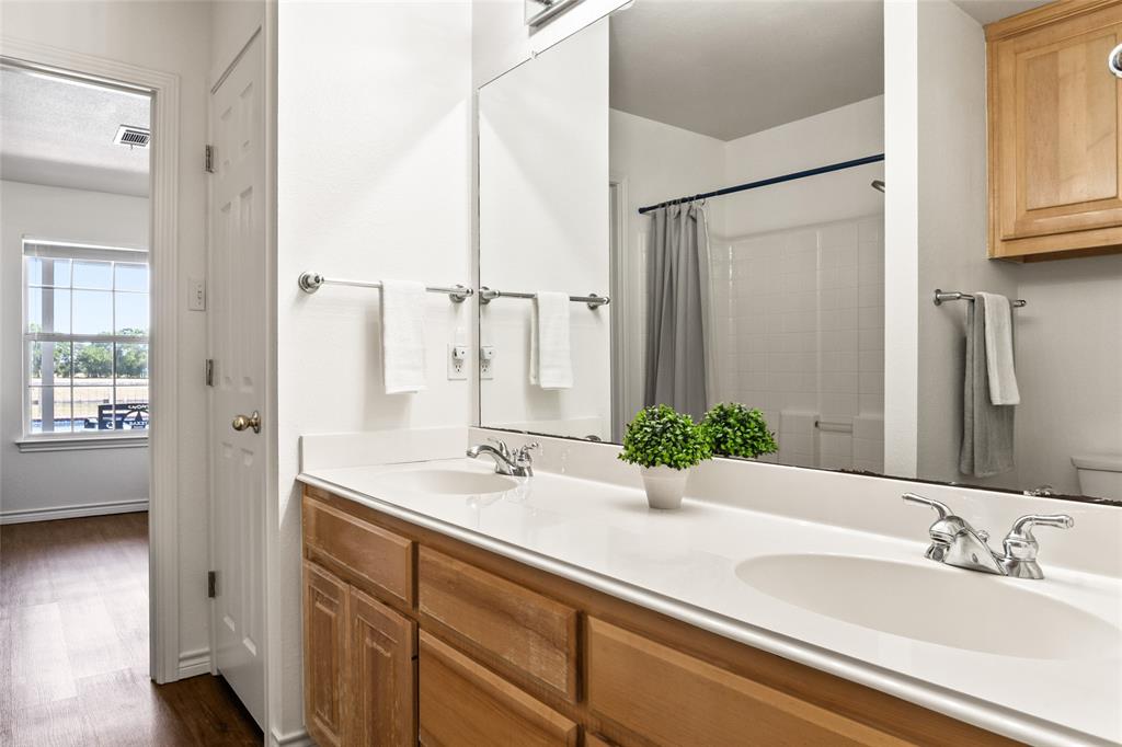 Gunter, Texas, 75058, United States, 4 Bedrooms Bedrooms, ,3 BathroomsBathrooms,Residential,For Sale,1914134
