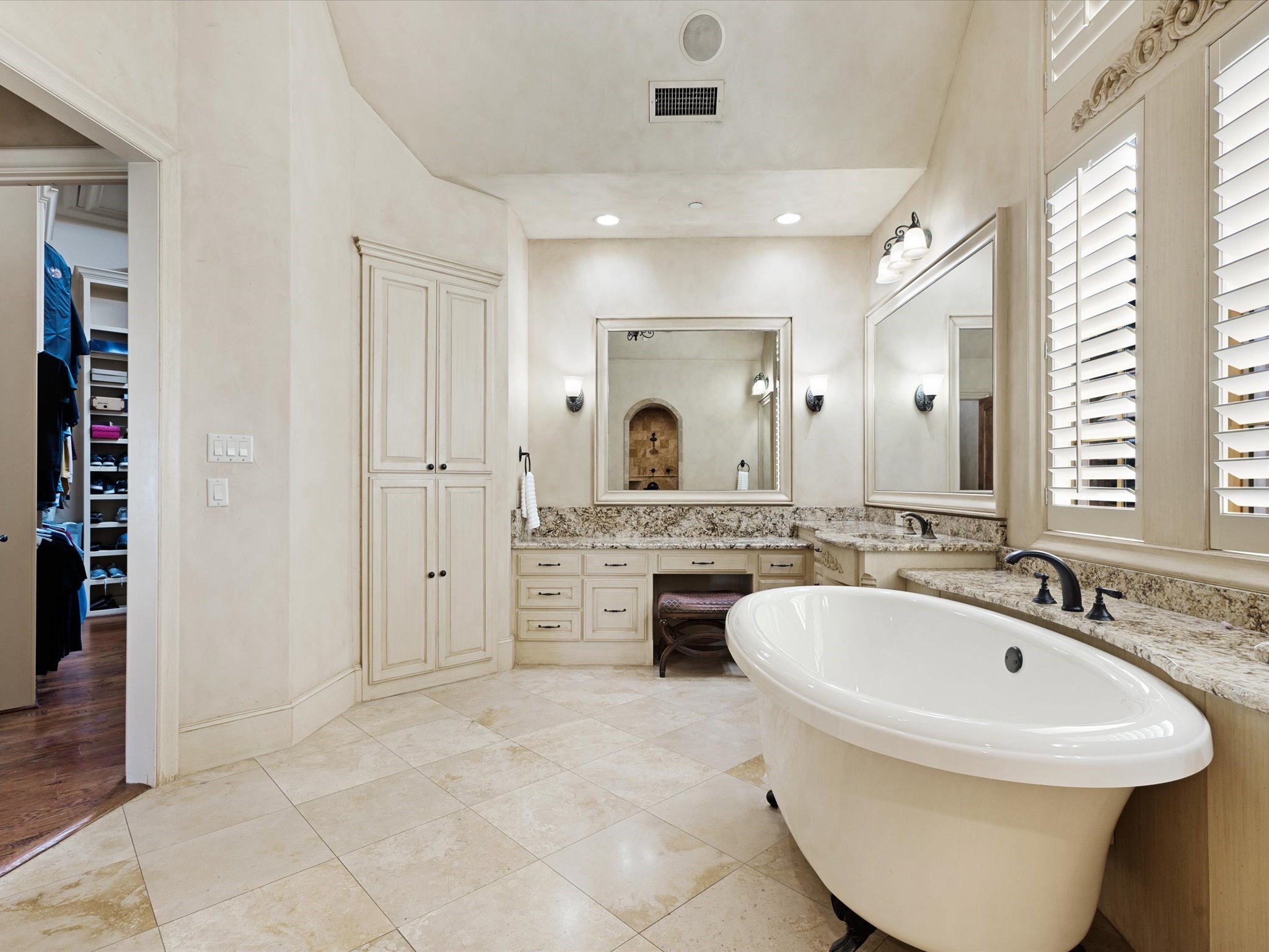 Farmers Branch, Texas, 75234, United States, 4 Bedrooms Bedrooms, ,7 BathroomsBathrooms,Residential,For Sale,1838321