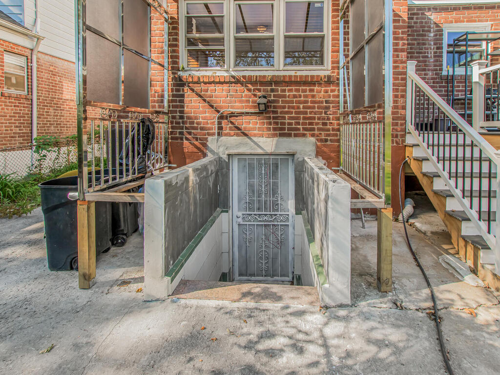 Yonkers, New York, 10704, United States, 4 Bedrooms Bedrooms, ,4 BathroomsBathrooms,Residential,For Sale,1977850