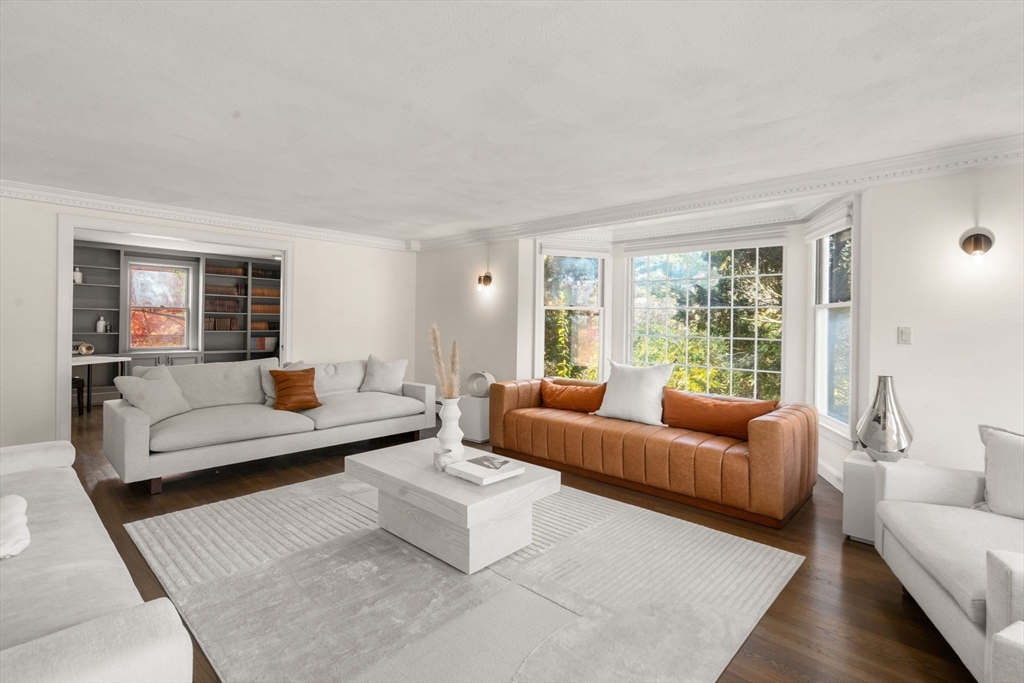 Walpole, Massachusetts, 02081, United States, 4 Bedrooms Bedrooms, ,4 BathroomsBathrooms,Residential,For Sale,1987866