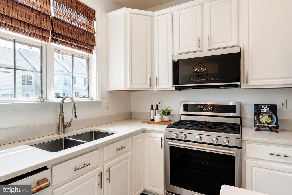 Brambleton, Virginia, 20148, United States, 3 Bedrooms Bedrooms, ,4 BathroomsBathrooms,Residential,For Sale,1916564