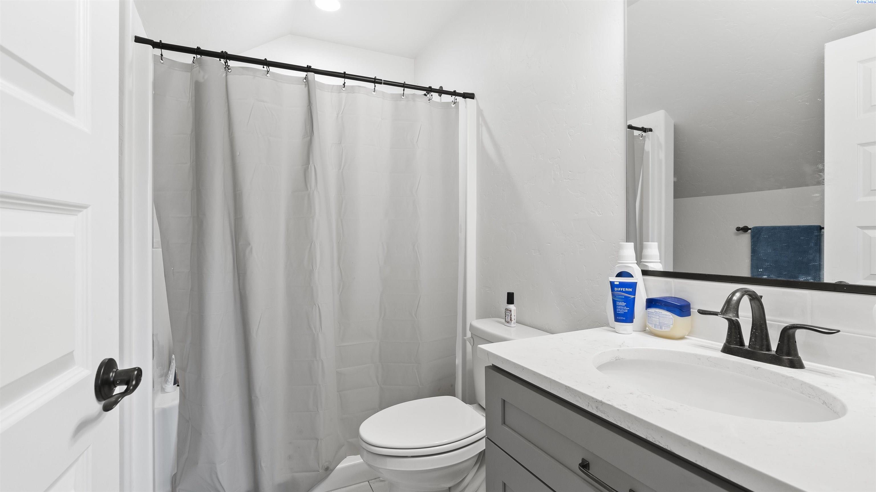 Richland, Washington, 99352, United States, 4 Bedrooms Bedrooms, ,2 BathroomsBathrooms,Residential,For Sale,1906594