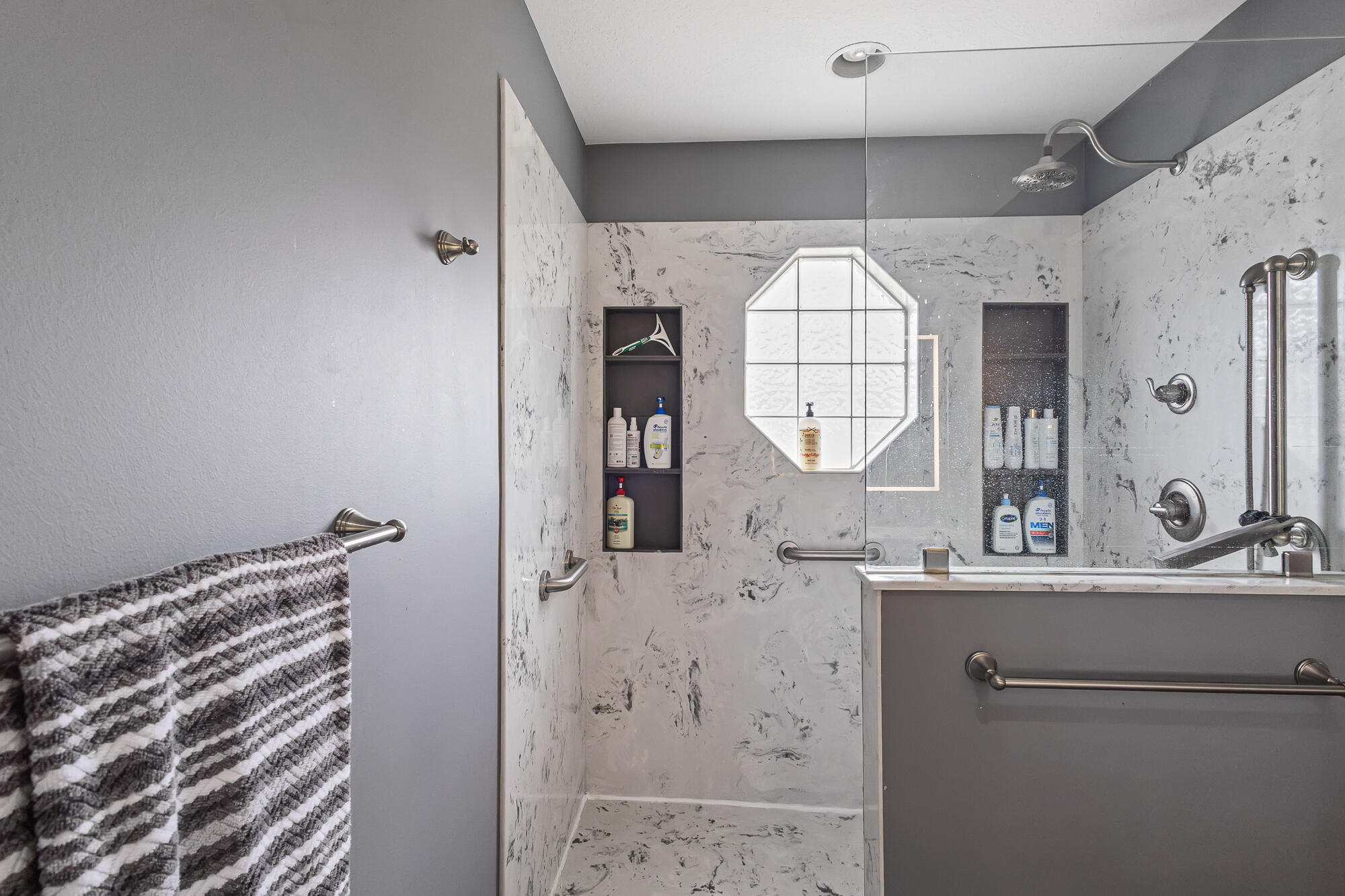 Greenback, Tennessee, 37742, United States, 3 Bedrooms Bedrooms, ,2 BathroomsBathrooms,Residential,For Sale,1996509