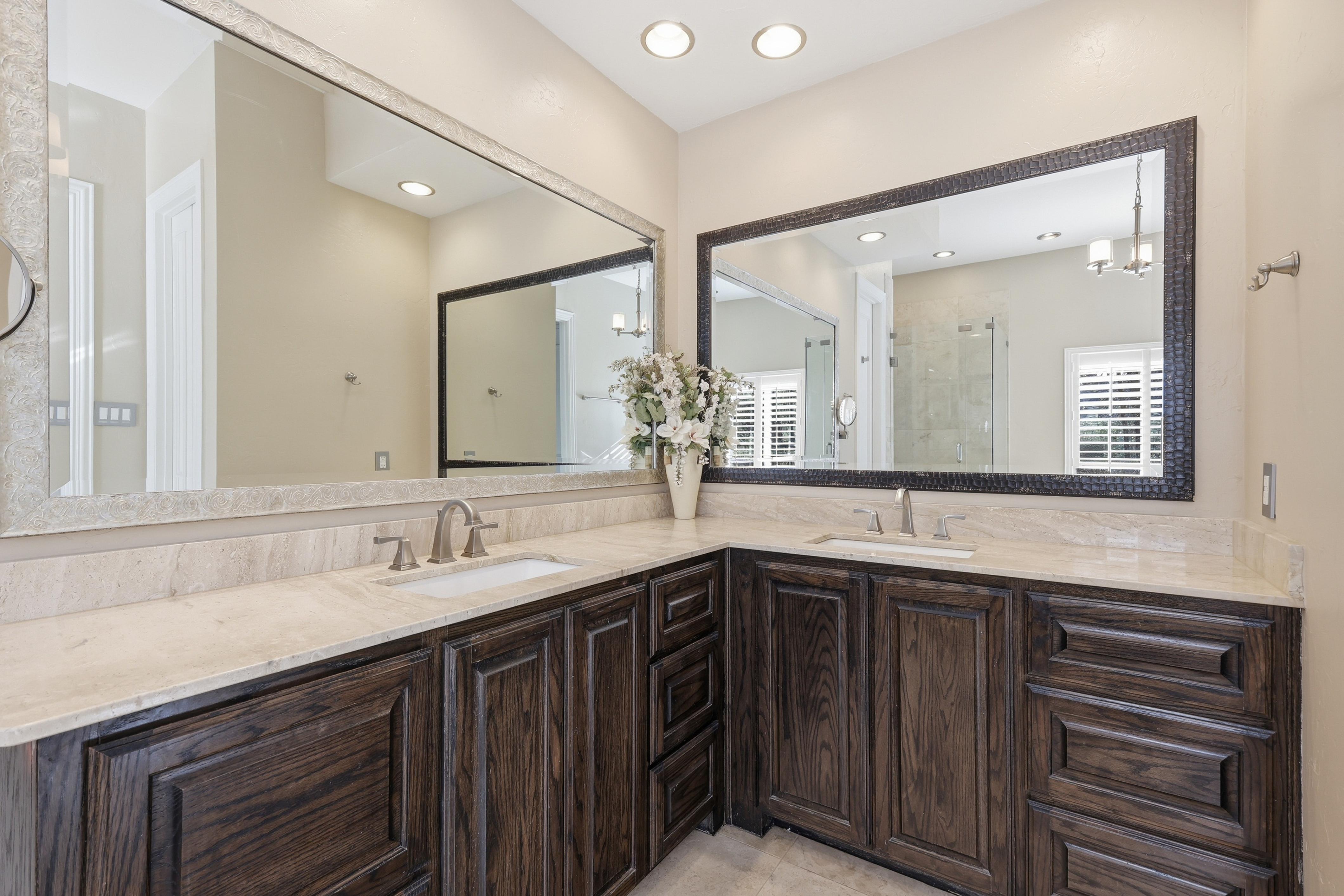  Resort-Style Estate Living on 1.9 Wooded Acres in Prestigious Shadow Wood Estate - 物件實景