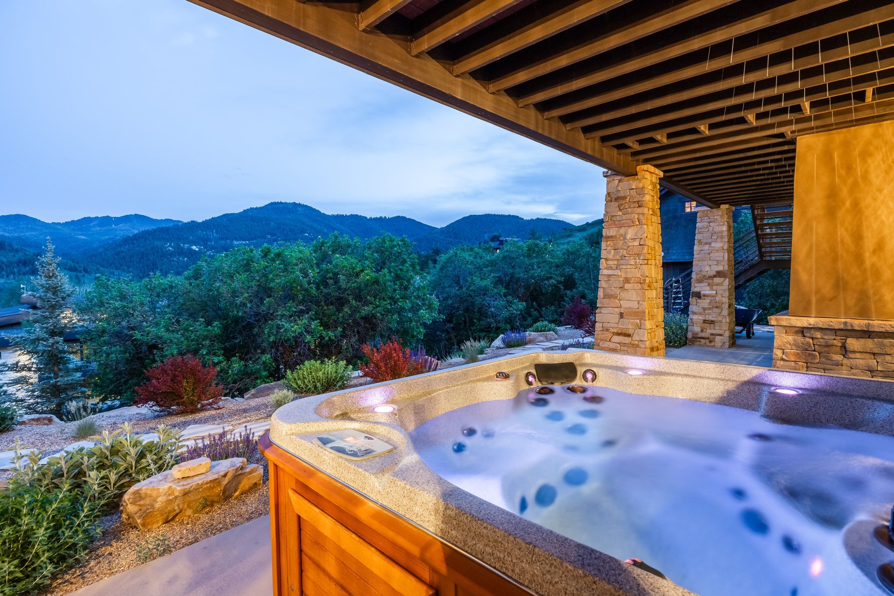  Luxury Custom Home in the Coveted Woods of Parleys Lane - 物件實景