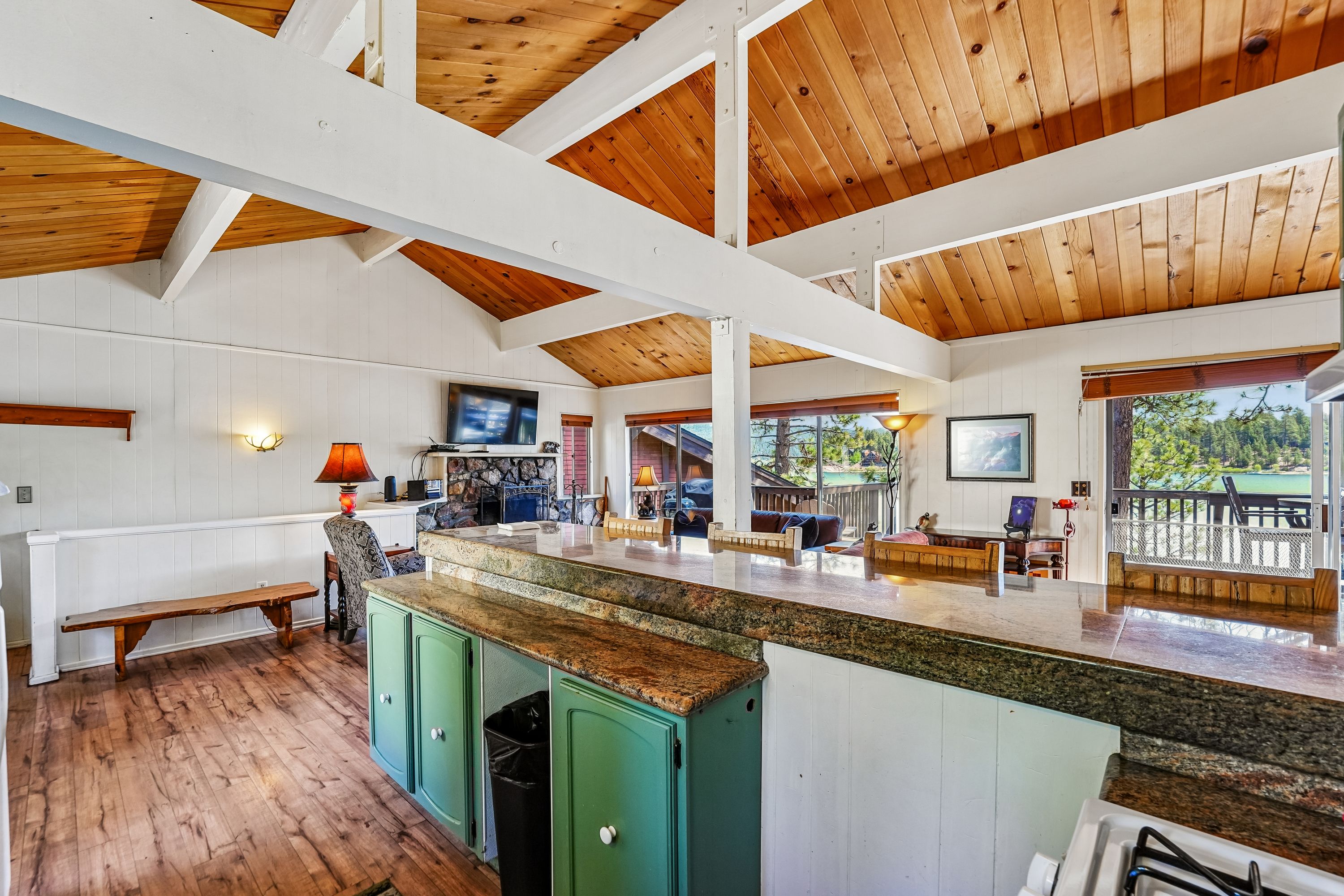 701 Cove Drive, Big Bear Lake, CA 92315 - 物件實景