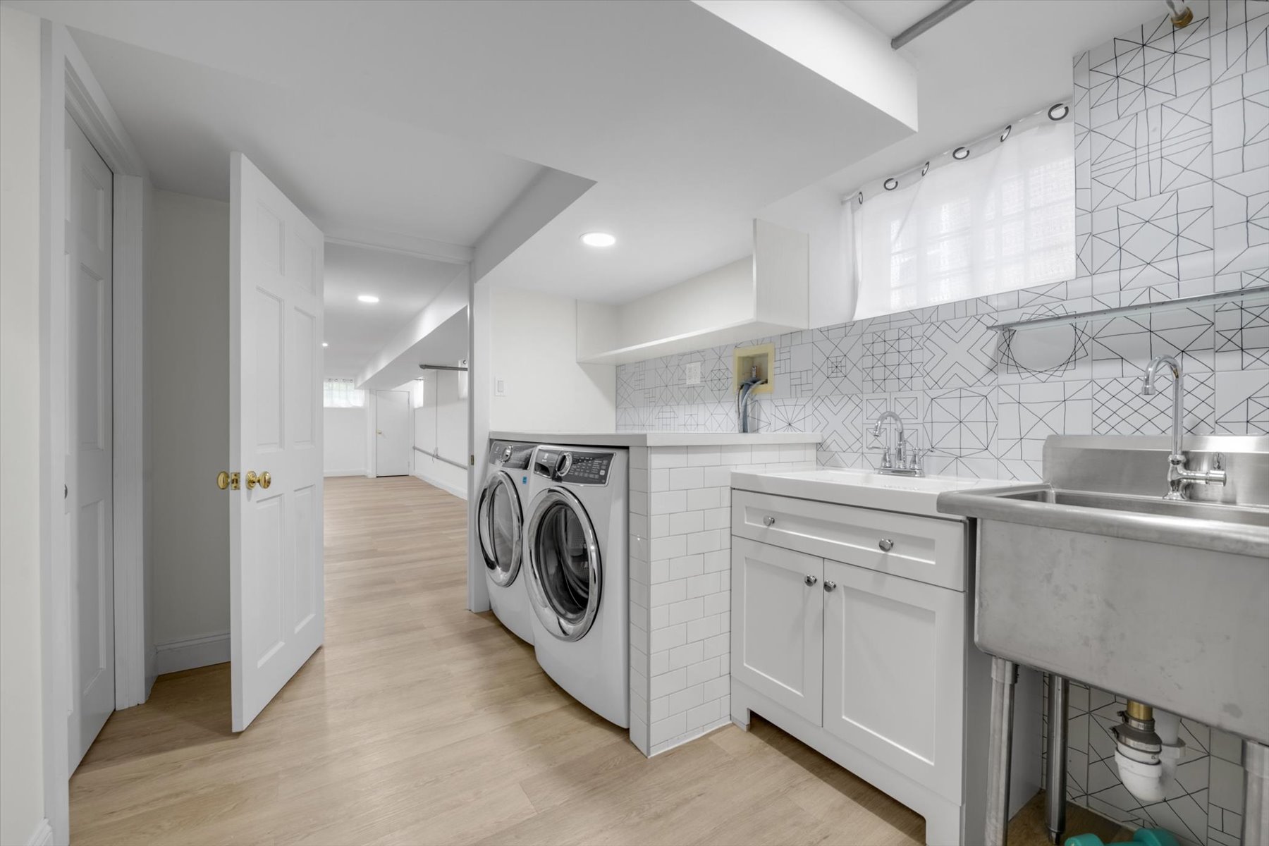  ?REMARKABLY RENOVATED SEMI DETACHED HOME IN FOREST HILLS HILLS? - 物件實景