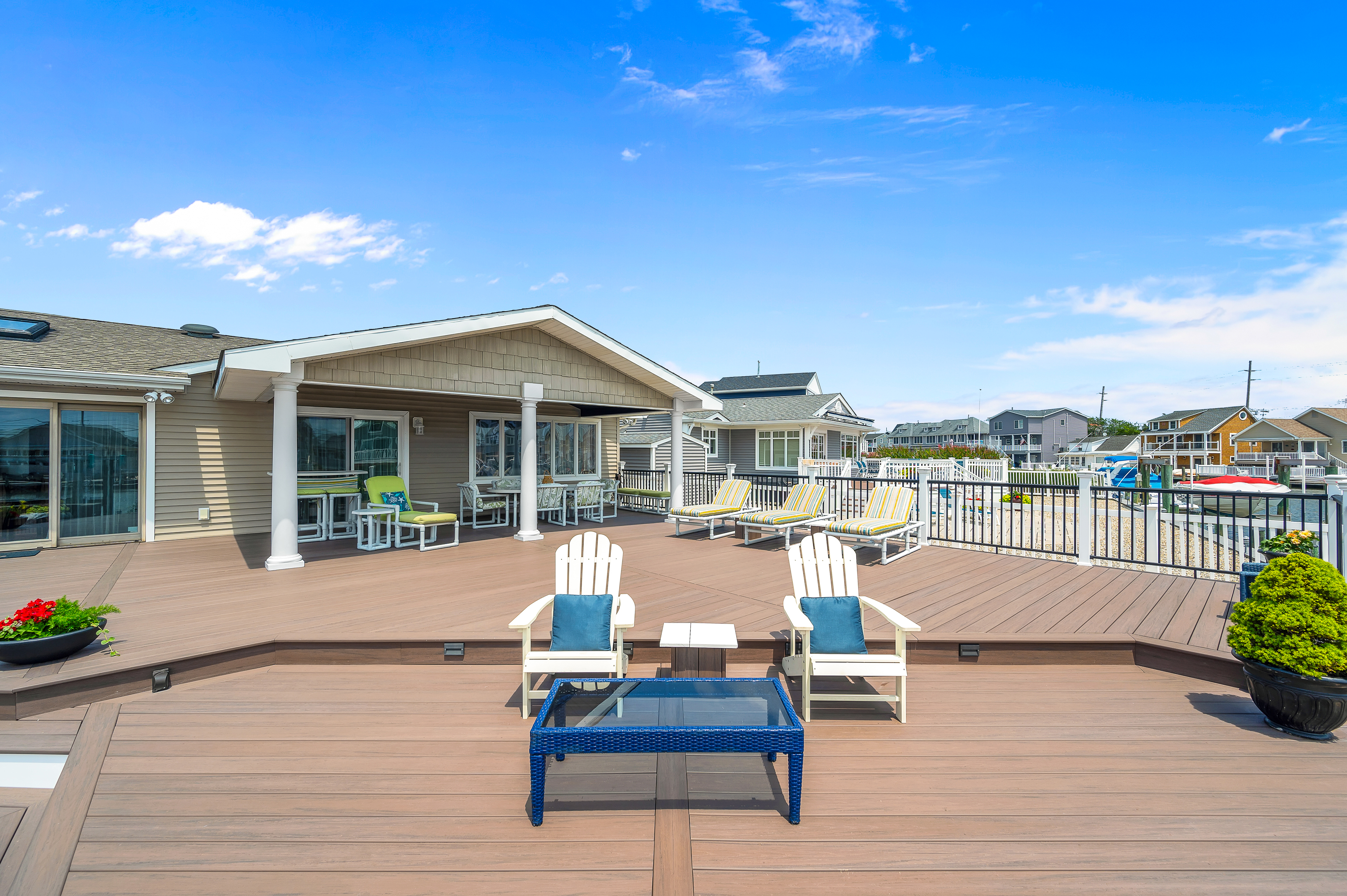  Spacious Waterfront Ranch With In-Ground Pool - 物件實景