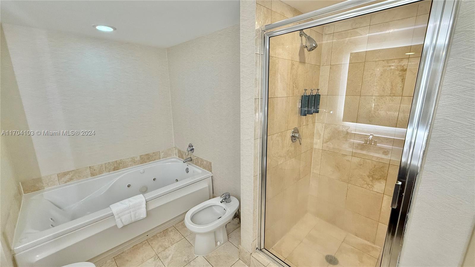 Sunny Isles Beach, Florida, 33160, United States, 1 Bedroom Bedrooms, ,1 BathroomBathrooms,Residential,For Sale,1761868