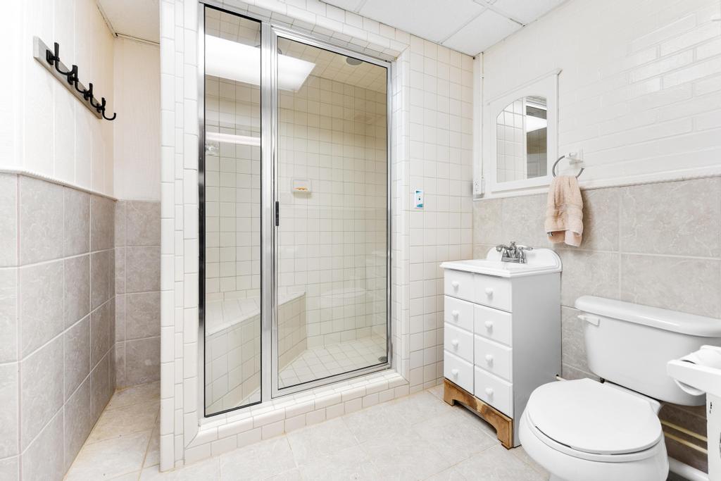 Hartwell, Georgia, 30643, United States, 4 Bedrooms Bedrooms, ,3 BathroomsBathrooms,Residential,For Sale,1989315