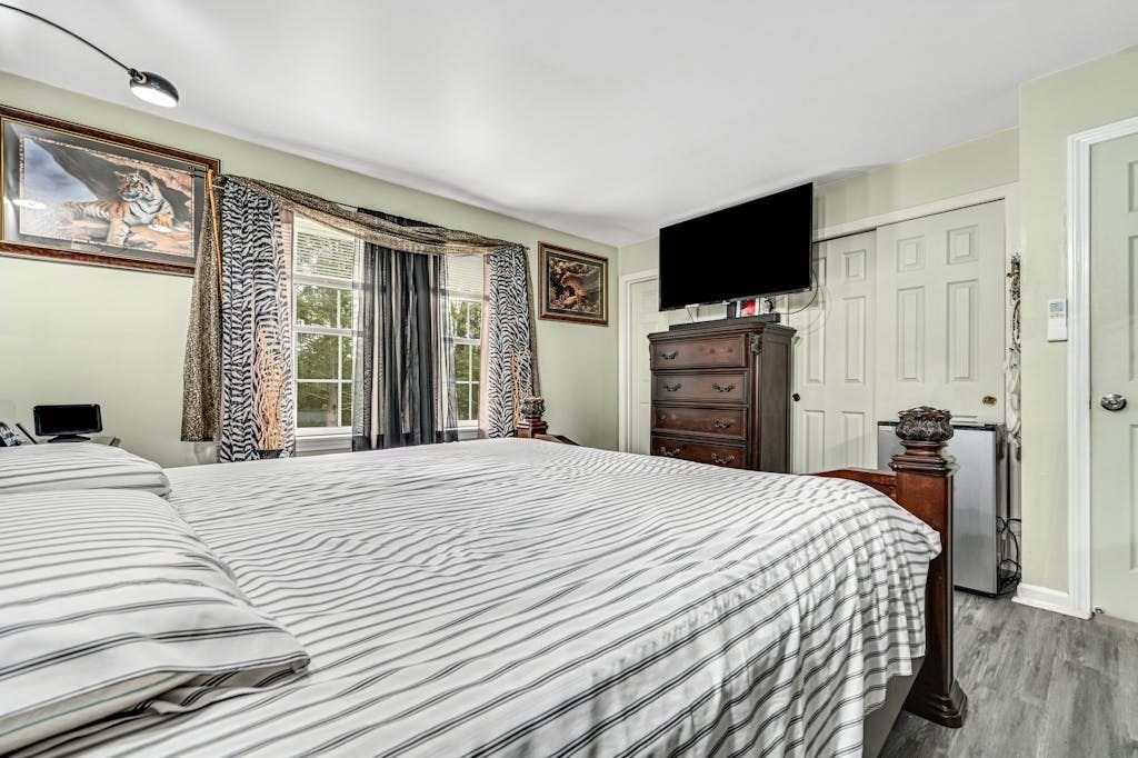 Webster, Massachusetts, 01570, United States, 3 Bedrooms Bedrooms, ,2 BathroomsBathrooms,Residential,For Sale,1937181
