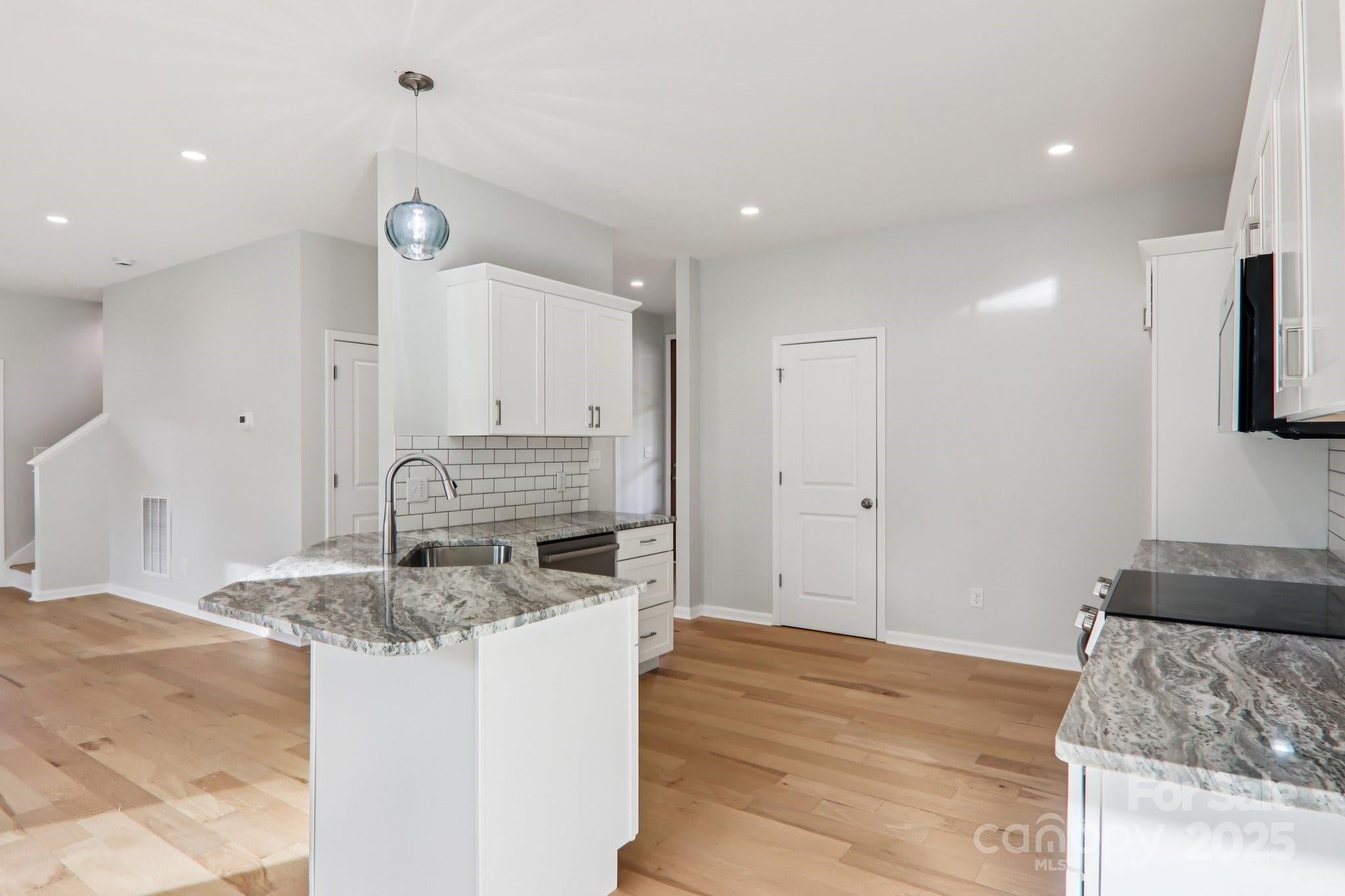 Candler, North Carolina, 28715, United States, 3 Bedrooms Bedrooms, ,3 BathroomsBathrooms,Residential,For Sale,2002526