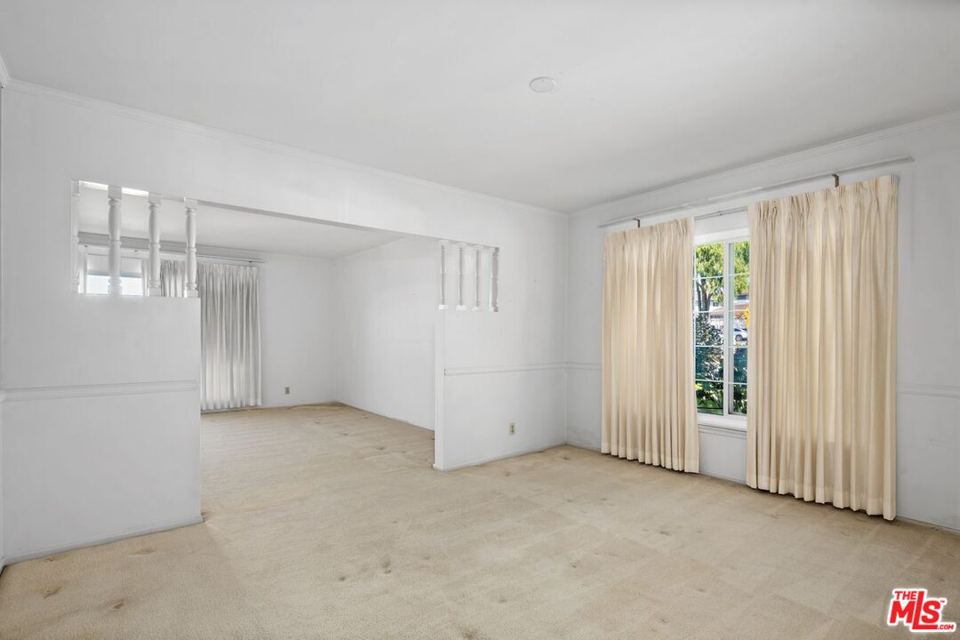 Los Angeles, California, 90056, United States, 2 Bedrooms Bedrooms, ,3 BathroomsBathrooms,Residential,For Sale,2001652