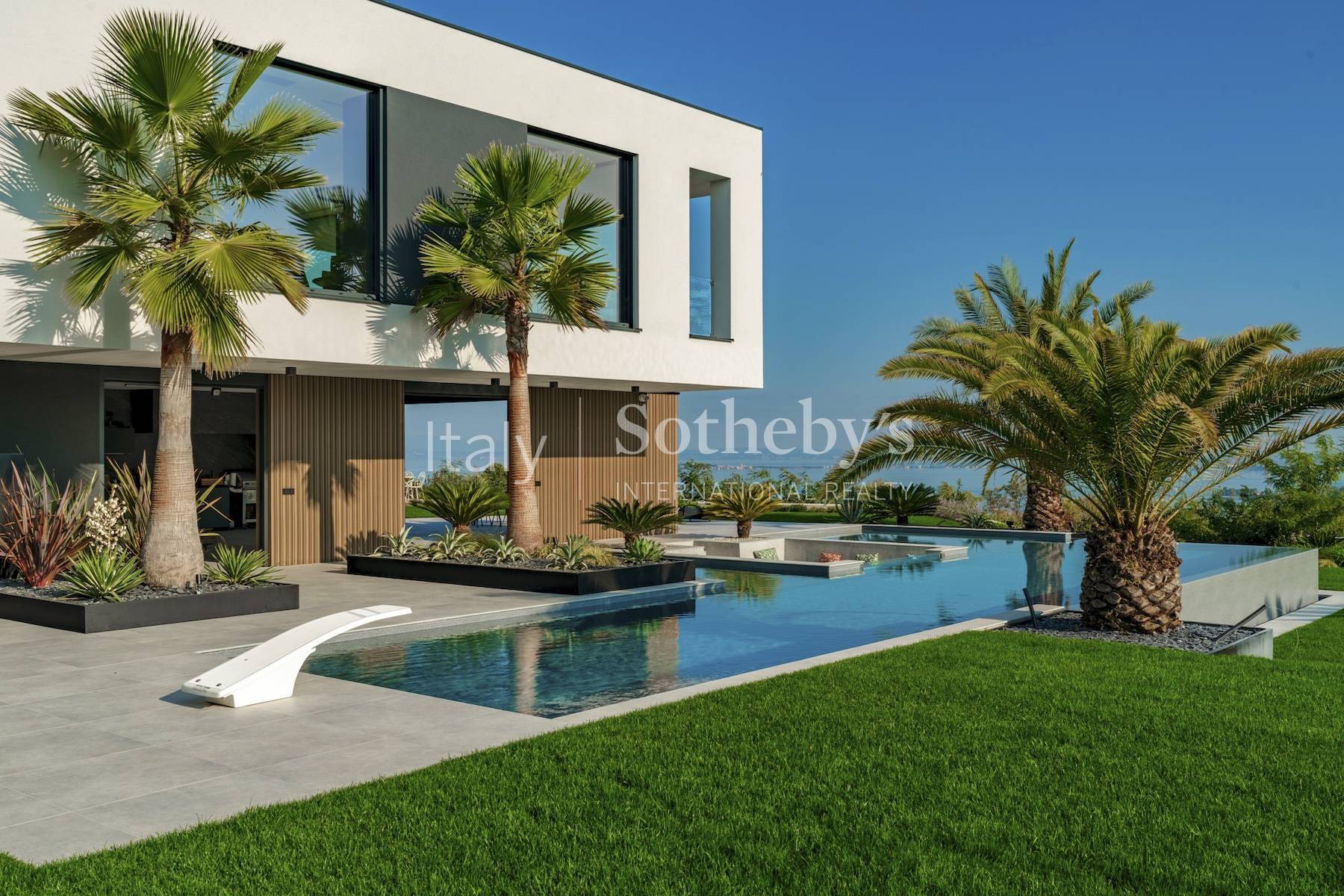  Exclusive modern villa with panoramic lake views - 物件實景