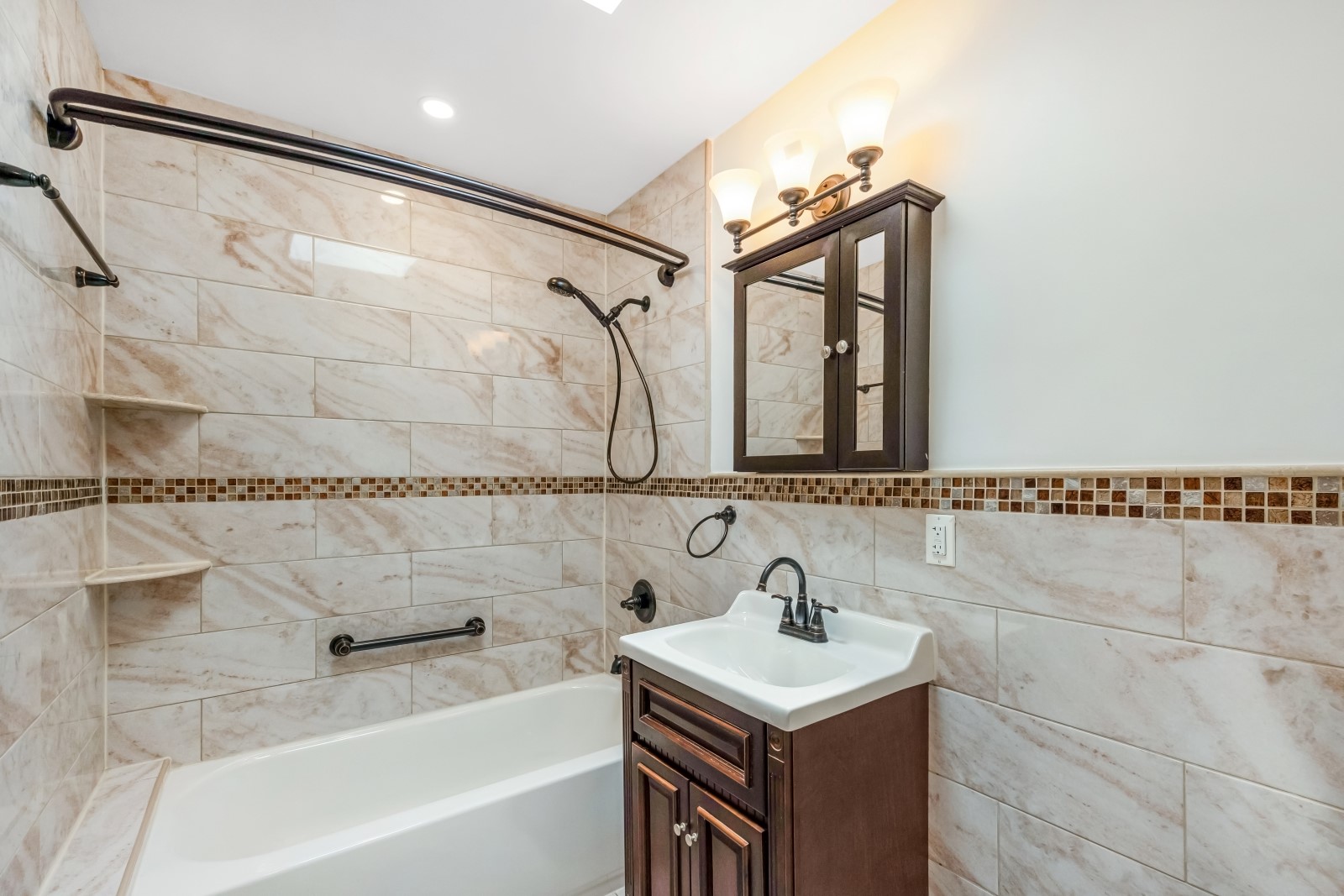 Glendale, New York, 11385, United States, 2 Bedrooms Bedrooms, ,1 BathroomBathrooms,Residential,For Sale,1903422